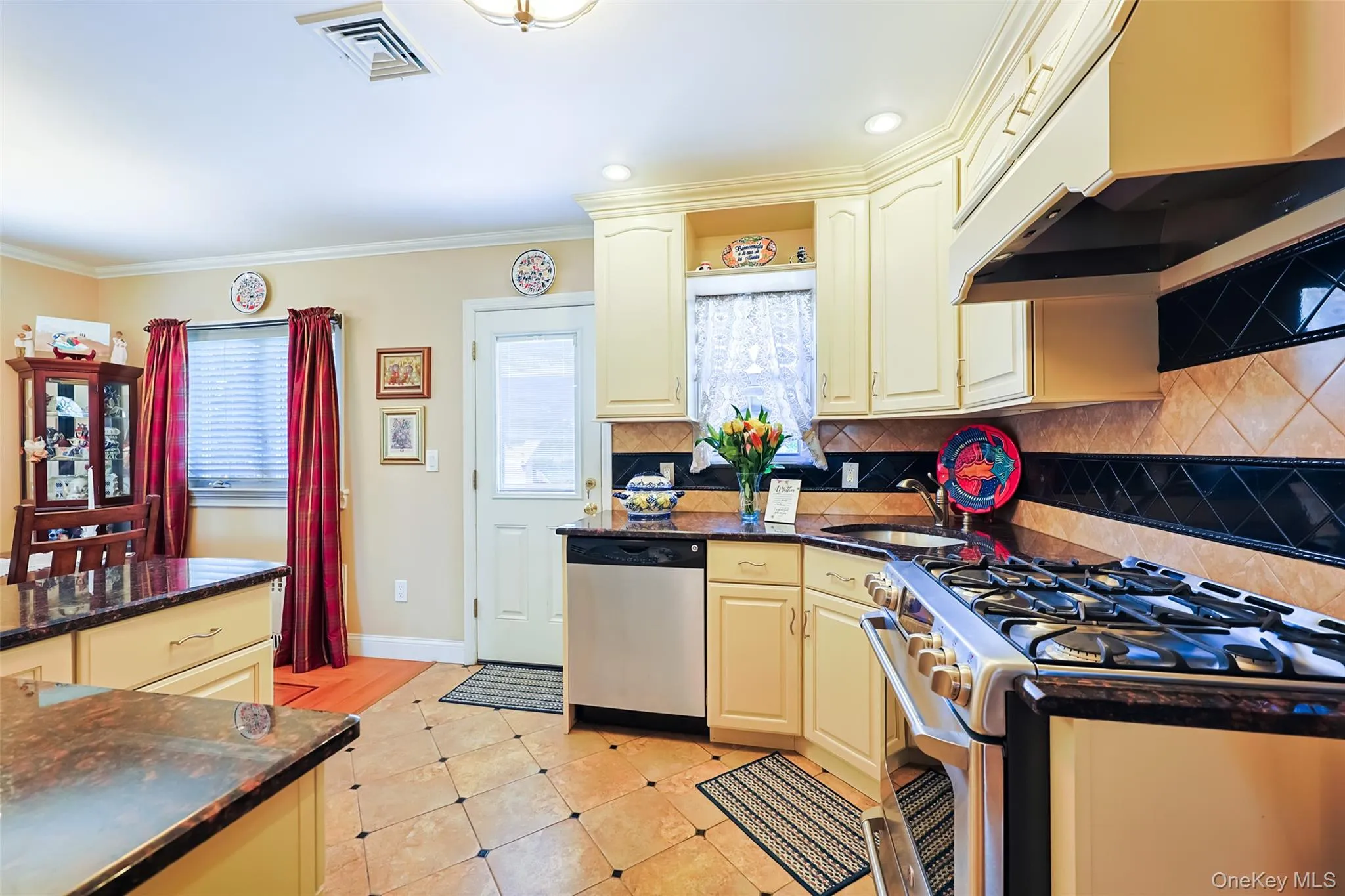 42 Beechwood Lane, North Hempstead, NY, 3 Bedrooms Bedrooms, 5 Rooms Rooms,2 BathroomsBathrooms,Residential,For Rent,Beechwood,0,1010762 42 Beechwood Lane, North Hempstead, NY, 3 Bedrooms Bedrooms, 5 Rooms Rooms,2 BathroomsBathrooms,Residential,For Rent,Beechwood,0,1010762