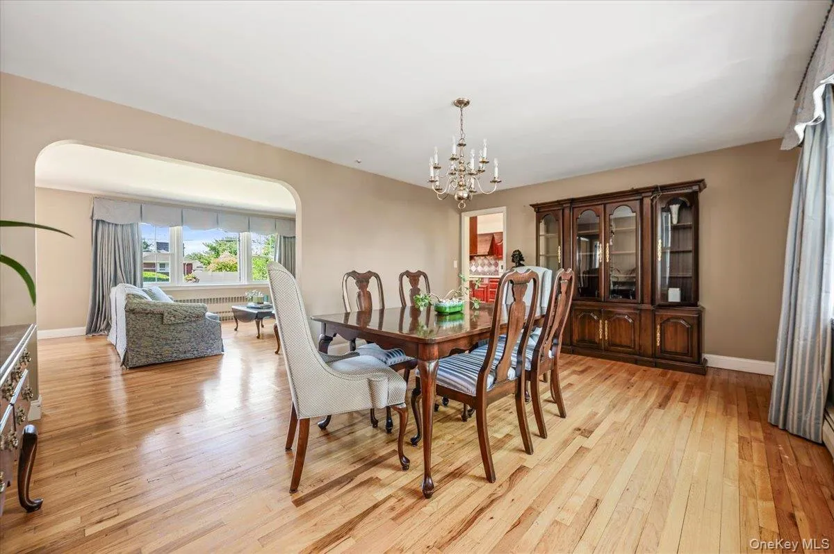 Direct access to living room and kitchen. Direct access to living room and kitchen.