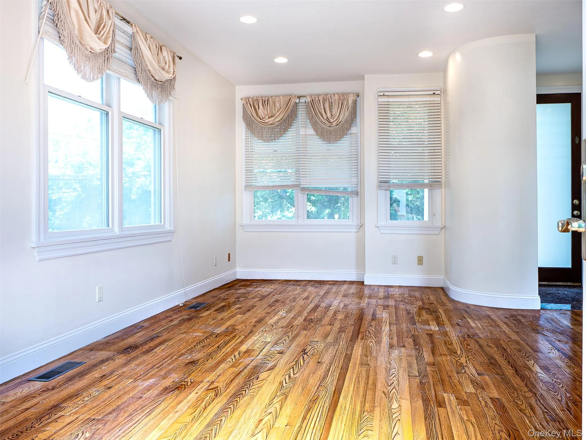 11 Willow Lane, North Hempstead, NY, 3 Bedrooms Bedrooms, 12 Rooms Rooms,2 BathroomsBathrooms,Residential Lease,For Rent,Willow,0,1010773 11 Willow Lane, North Hempstead, NY, 3 Bedrooms Bedrooms, 12 Rooms Rooms,2 BathroomsBathrooms,Residential Lease,For Rent,Willow,0,1010773
