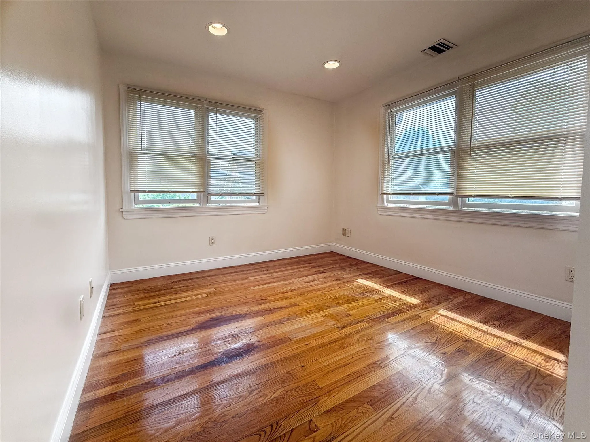 11 Willow Lane, North Hempstead, NY, 3 Bedrooms Bedrooms, 12 Rooms Rooms,2 BathroomsBathrooms,Residential Lease,For Rent,Willow,0,1010773 11 Willow Lane, North Hempstead, NY, 3 Bedrooms Bedrooms, 12 Rooms Rooms,2 BathroomsBathrooms,Residential Lease,For Rent,Willow,0,1010773