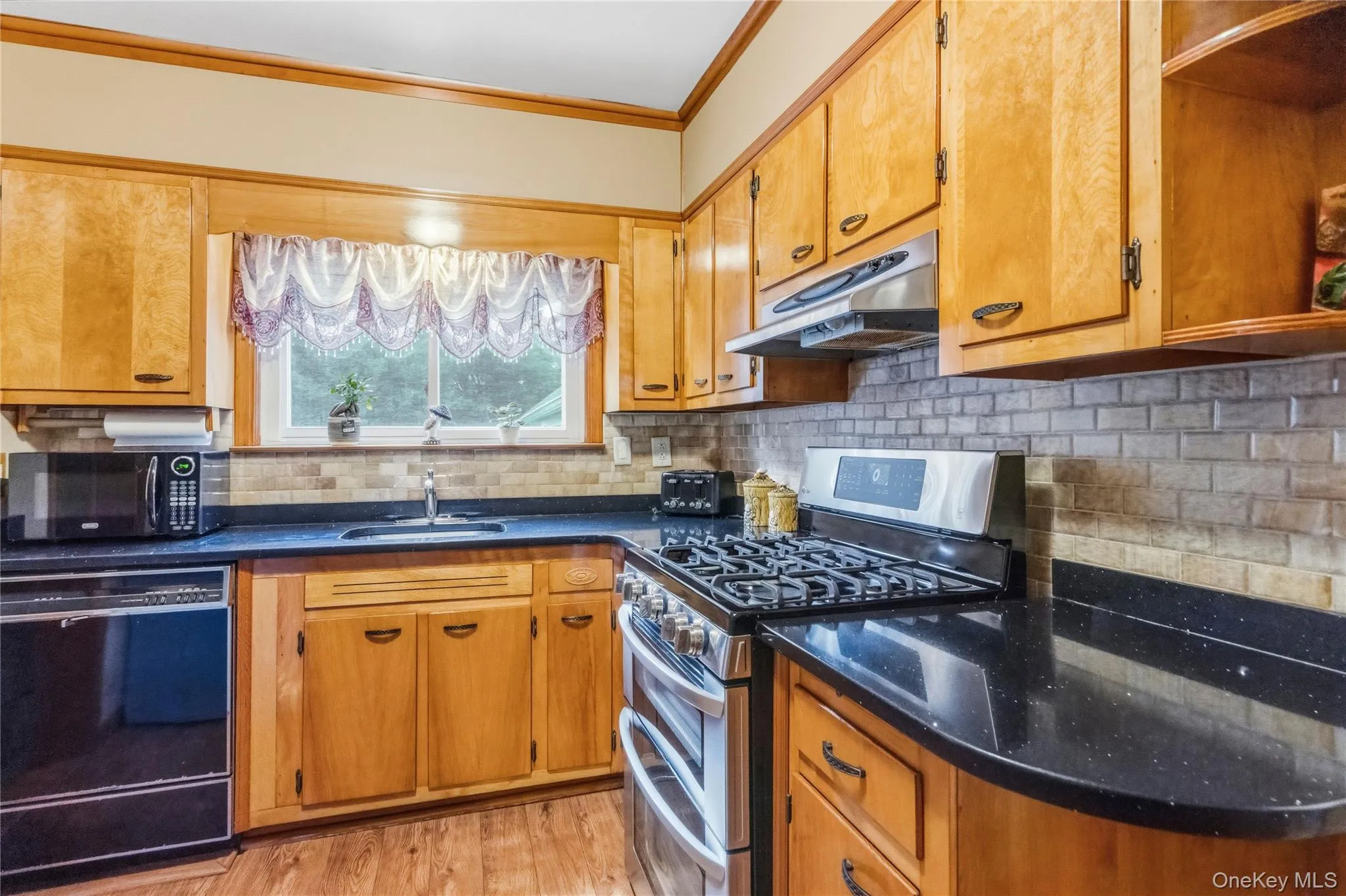 19 Roy Avenue, Islip, NY, 3 Bedrooms Bedrooms, 8 Rooms Rooms,1 BathroomBathrooms,Residential,For Rent,Roy,0,1010787 19 Roy Avenue, Islip, NY, 3 Bedrooms Bedrooms, 8 Rooms Rooms,1 BathroomBathrooms,Residential,For Rent,Roy,0,1010787