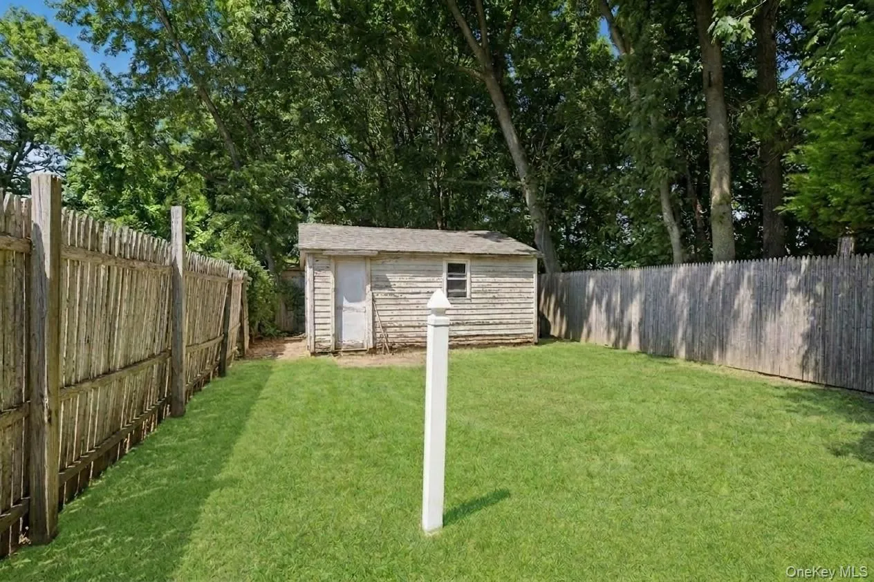 60 Kenneth Avenue, Huntington, NY, 2 Bedrooms Bedrooms, 3 Rooms Rooms,1 BathroomBathrooms,Residential,For Rent,Kenneth,0,1010813 60 Kenneth Avenue, Huntington, NY, 2 Bedrooms Bedrooms, 3 Rooms Rooms,1 BathroomBathrooms,Residential,For Rent,Kenneth,0,1010813