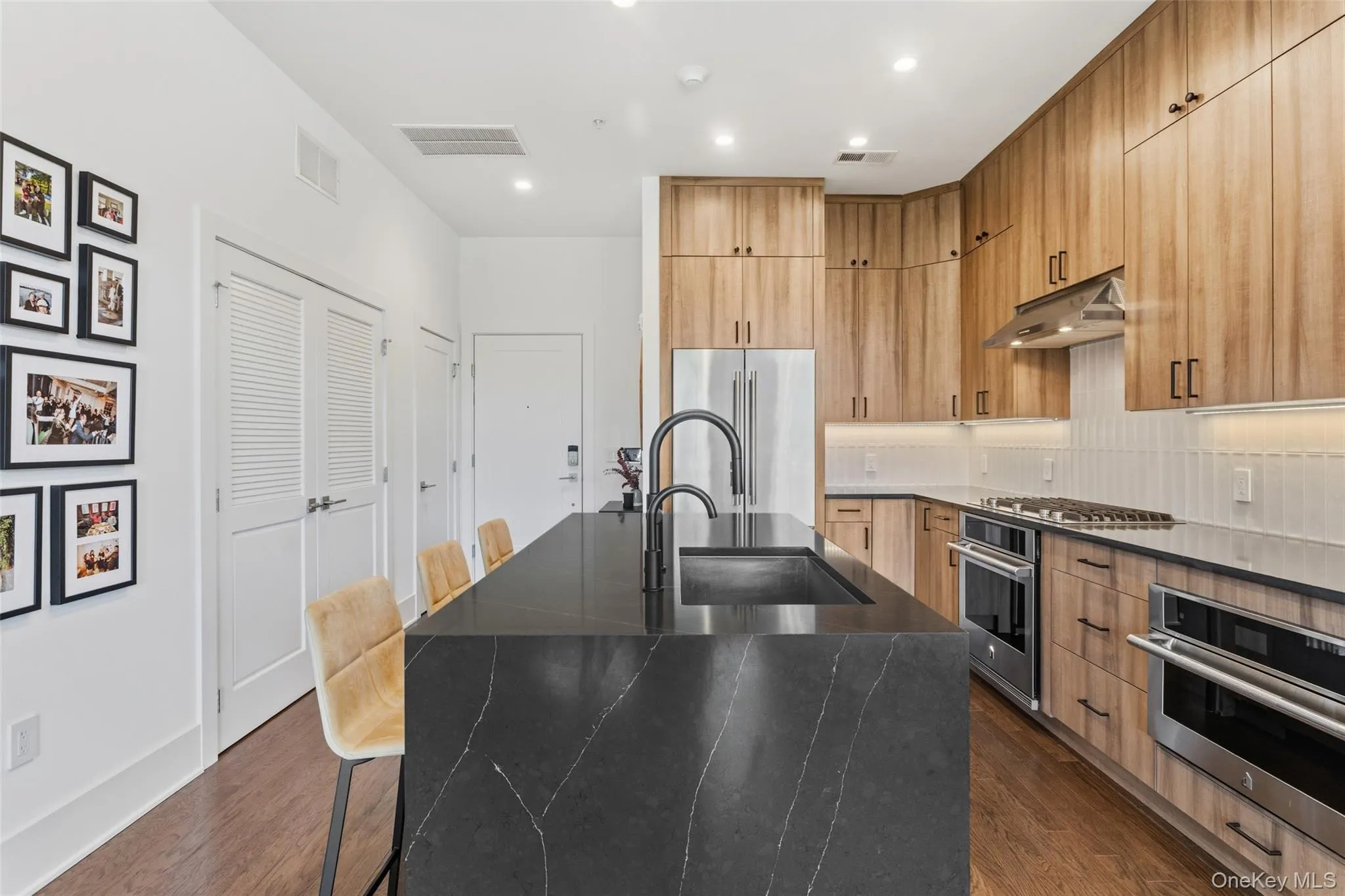 100 Legend Drive, Mount Pleasant, NY, 2 Bedrooms Bedrooms, 6 Rooms Rooms,2 BathroomsBathrooms,Residential,For Rent,Legend,0,1010826 100 Legend Drive, Mount Pleasant, NY, 2 Bedrooms Bedrooms, 6 Rooms Rooms,2 BathroomsBathrooms,Residential,For Rent,Legend,0,1010826