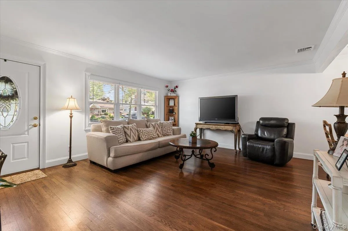 42 Larry Drive, Huntington, NY, 3 Bedrooms Bedrooms, 8 Rooms Rooms,1 BathroomBathrooms,Residential,For Rent,Larry,0,1010829 42 Larry Drive, Huntington, NY, 3 Bedrooms Bedrooms, 8 Rooms Rooms,1 BathroomBathrooms,Residential,For Rent,Larry,0,1010829