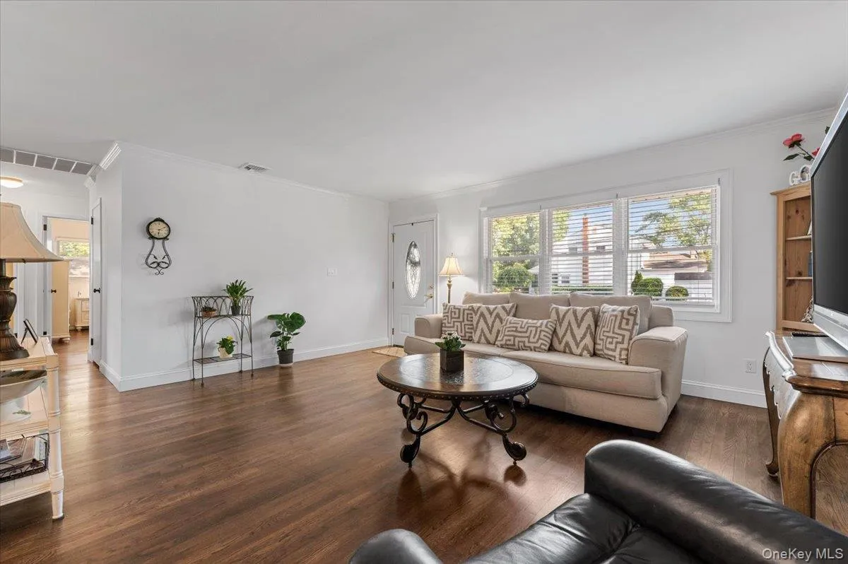 42 Larry Drive, Huntington, NY, 3 Bedrooms Bedrooms, 8 Rooms Rooms,1 BathroomBathrooms,Residential,For Rent,Larry,0,1010829 42 Larry Drive, Huntington, NY, 3 Bedrooms Bedrooms, 8 Rooms Rooms,1 BathroomBathrooms,Residential,For Rent,Larry,0,1010829