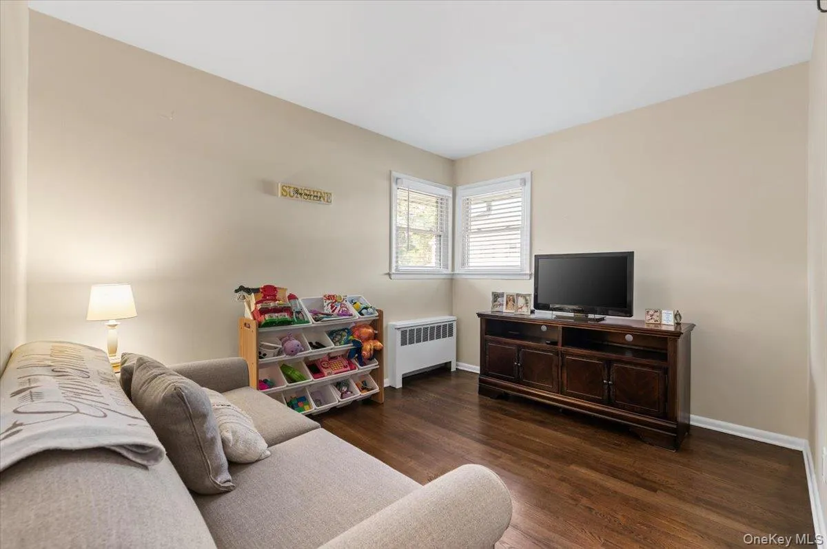 42 Larry Drive, Huntington, NY, 3 Bedrooms Bedrooms, 8 Rooms Rooms,1 BathroomBathrooms,Residential,For Rent,Larry,0,1010829 42 Larry Drive, Huntington, NY, 3 Bedrooms Bedrooms, 8 Rooms Rooms,1 BathroomBathrooms,Residential,For Rent,Larry,0,1010829