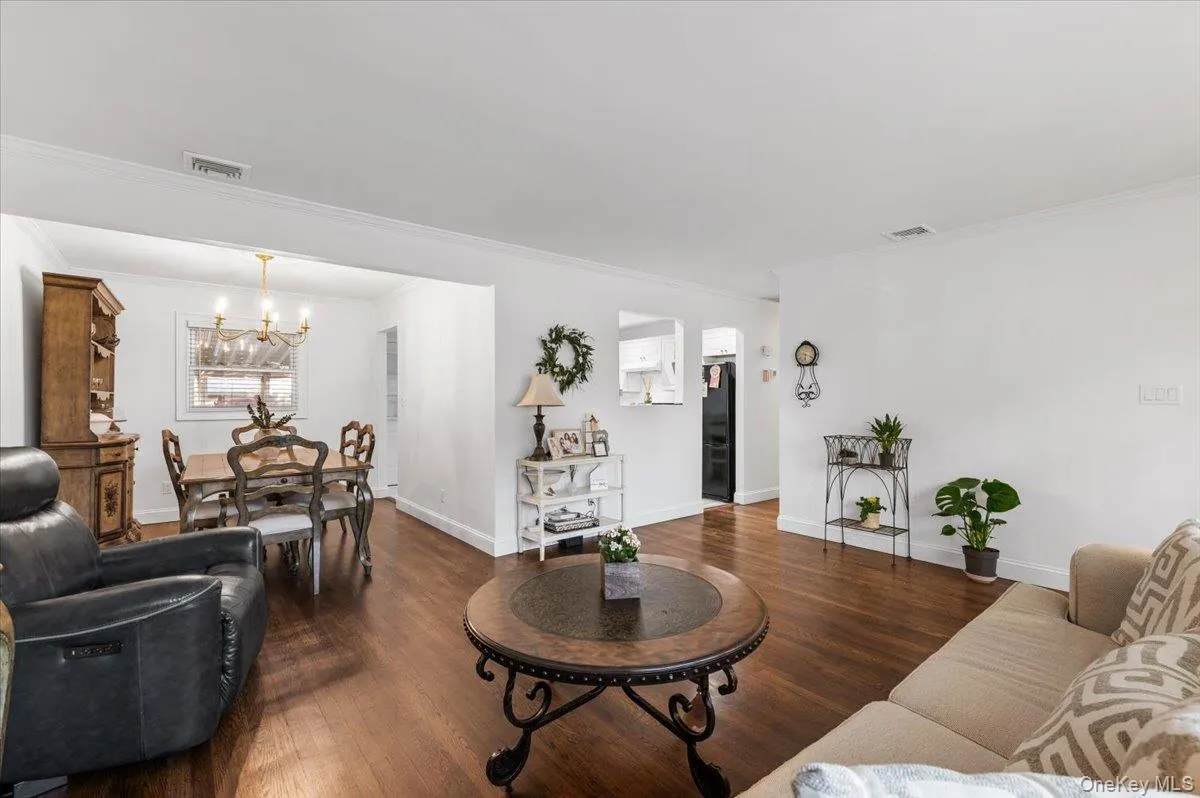 42 Larry Drive, Huntington, NY, 3 Bedrooms Bedrooms, 8 Rooms Rooms,1 BathroomBathrooms,Residential,For Rent,Larry,0,1010829 42 Larry Drive, Huntington, NY, 3 Bedrooms Bedrooms, 8 Rooms Rooms,1 BathroomBathrooms,Residential,For Rent,Larry,0,1010829