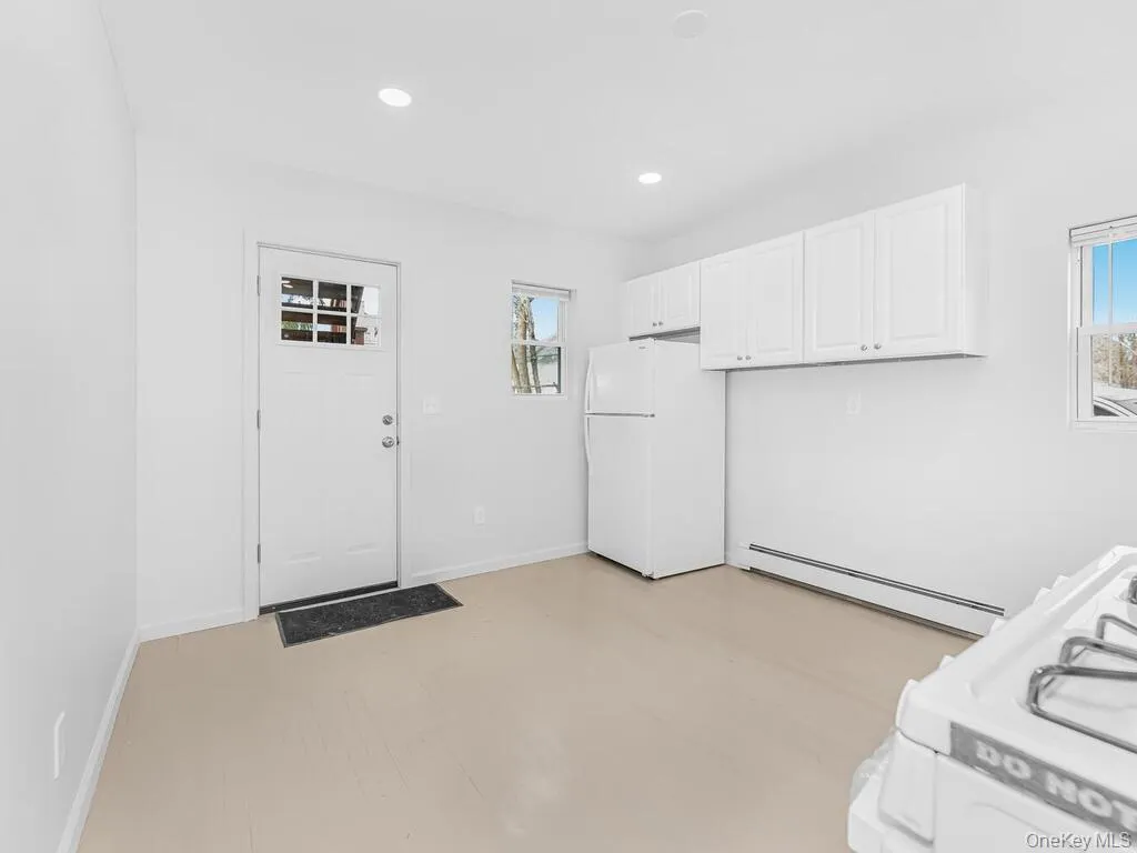 7 Sproat Street, Middletown, NY, 1 Bedroom Bedrooms, 3 Rooms Rooms,1 BathroomBathrooms,Residential Lease,For Rent,Sproat,0,1010844 7 Sproat Street, Middletown, NY, 1 Bedroom Bedrooms, 3 Rooms Rooms,1 BathroomBathrooms,Residential Lease,For Rent,Sproat,0,1010844