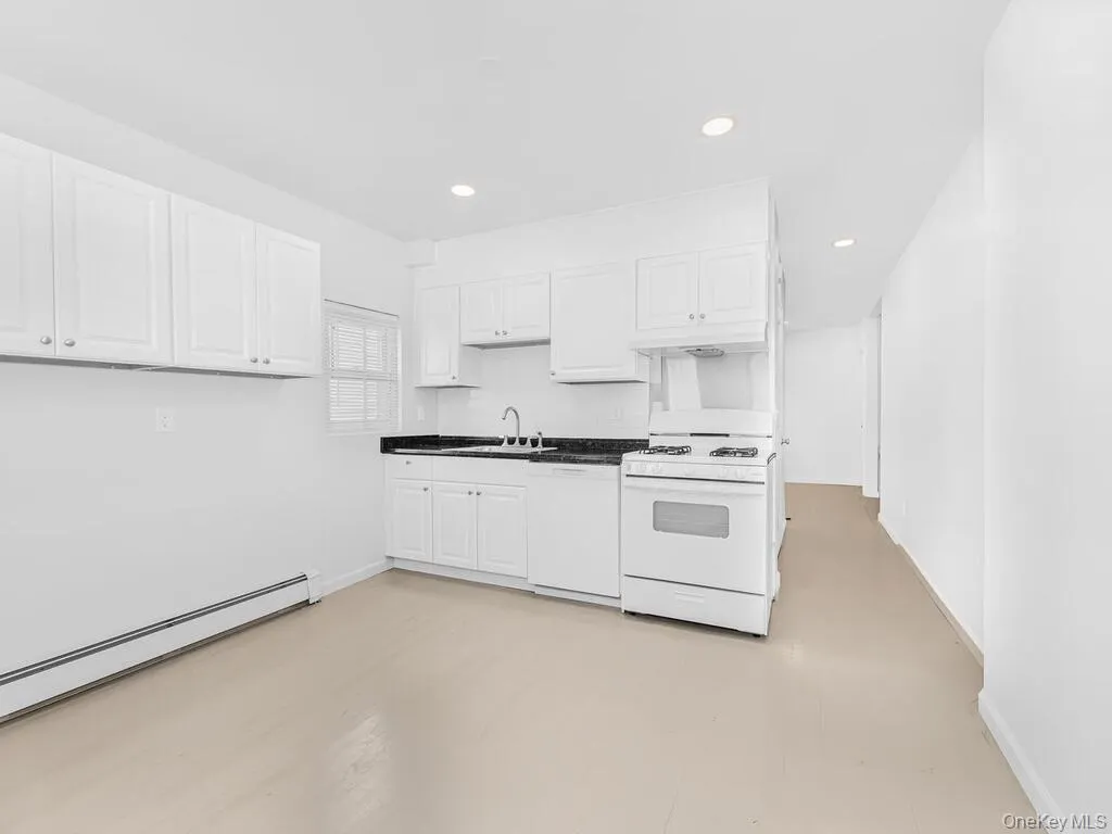 7 Sproat Street, Middletown, NY, 1 Bedroom Bedrooms, 3 Rooms Rooms,1 BathroomBathrooms,Residential Lease,For Rent,Sproat,0,1010844 7 Sproat Street, Middletown, NY, 1 Bedroom Bedrooms, 3 Rooms Rooms,1 BathroomBathrooms,Residential Lease,For Rent,Sproat,0,1010844
