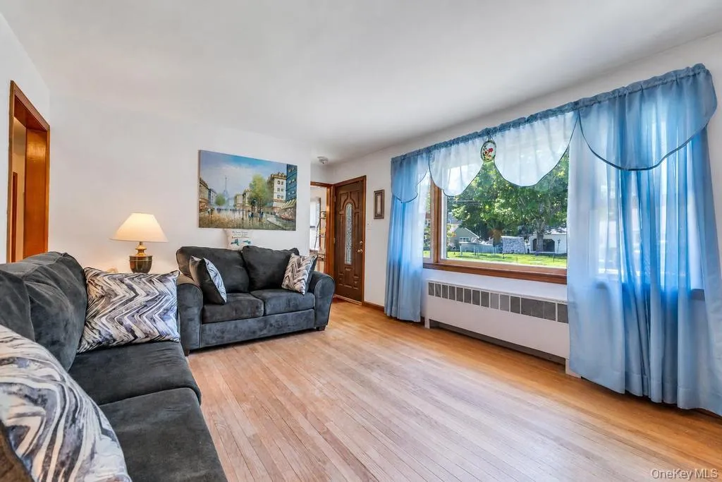 9 Epson Course, Brookhaven, NY, 4 Bedrooms Bedrooms, 8 Rooms Rooms,2 BathroomsBathrooms,Residential,For Rent,Epson,0,1010859 9 Epson Course, Brookhaven, NY, 4 Bedrooms Bedrooms, 8 Rooms Rooms,2 BathroomsBathrooms,Residential,For Rent,Epson,0,1010859