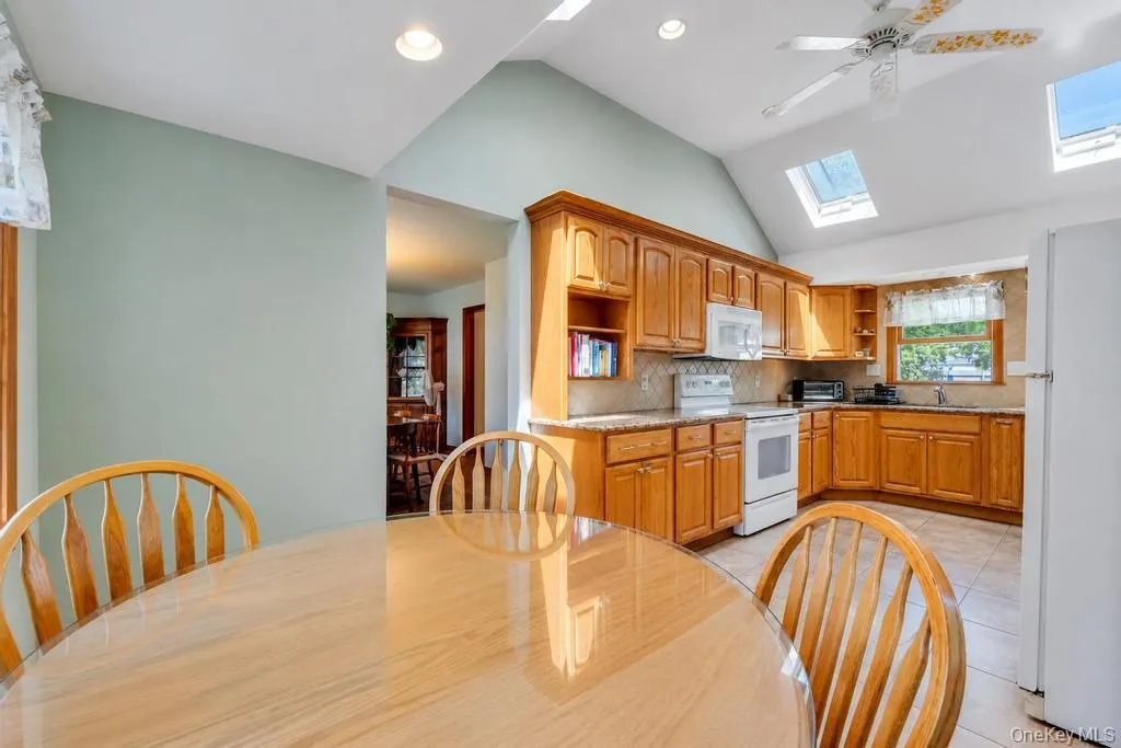 9 Epson Course, Brookhaven, NY, 4 Bedrooms Bedrooms, 8 Rooms Rooms,2 BathroomsBathrooms,Residential,For Rent,Epson,0,1010859 9 Epson Course, Brookhaven, NY, 4 Bedrooms Bedrooms, 8 Rooms Rooms,2 BathroomsBathrooms,Residential,For Rent,Epson,0,1010859