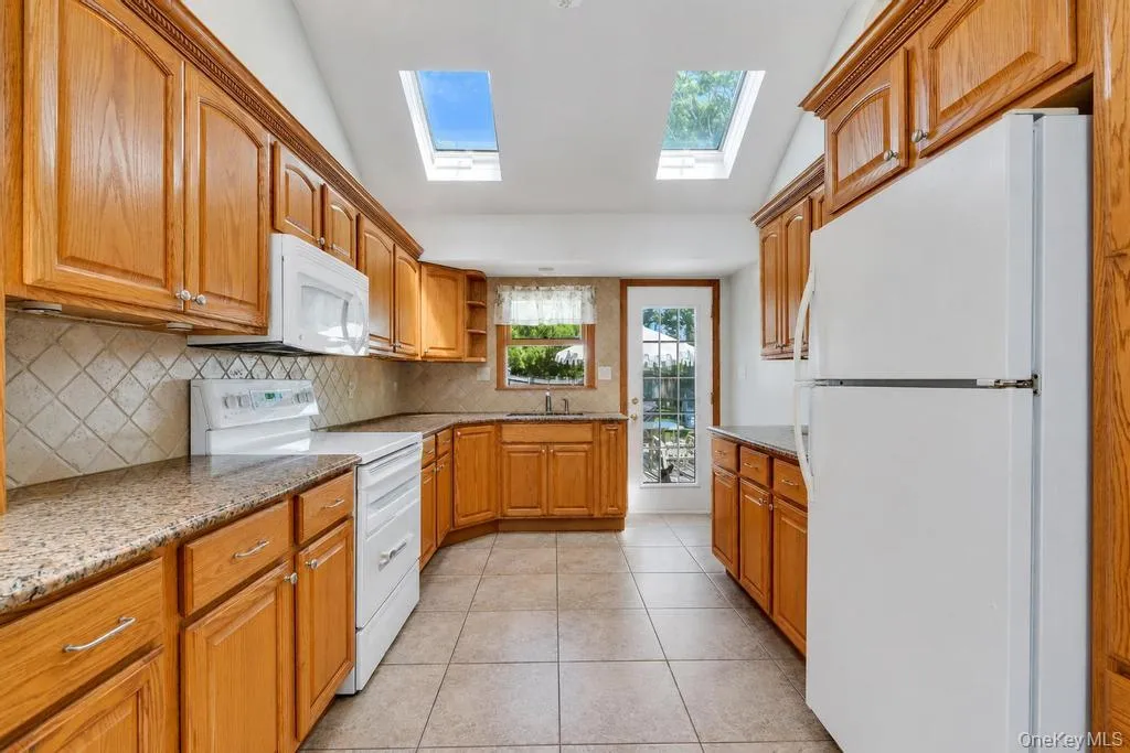 9 Epson Course, Brookhaven, NY, 4 Bedrooms Bedrooms, 8 Rooms Rooms,2 BathroomsBathrooms,Residential,For Rent,Epson,0,1010859 9 Epson Course, Brookhaven, NY, 4 Bedrooms Bedrooms, 8 Rooms Rooms,2 BathroomsBathrooms,Residential,For Rent,Epson,0,1010859