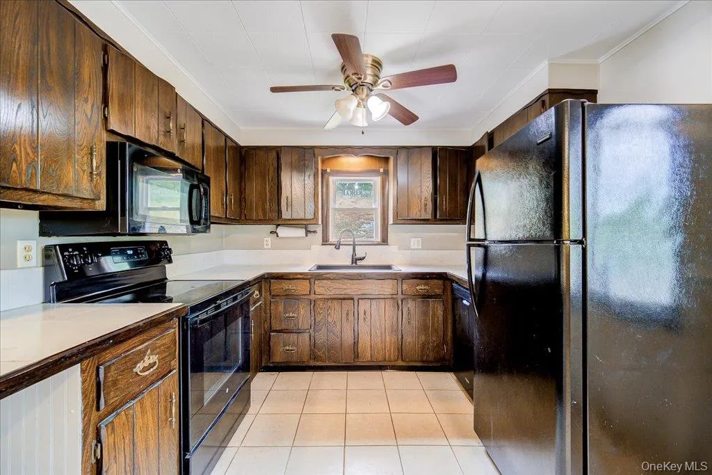 99 Moore Street, Kingston, NY, 4 Bedrooms Bedrooms, 8 Rooms Rooms,1 BathroomBathrooms,Residential,For Rent,Moore,0,1010862 99 Moore Street, Kingston, NY, 4 Bedrooms Bedrooms, 8 Rooms Rooms,1 BathroomBathrooms,Residential,For Rent,Moore,0,1010862