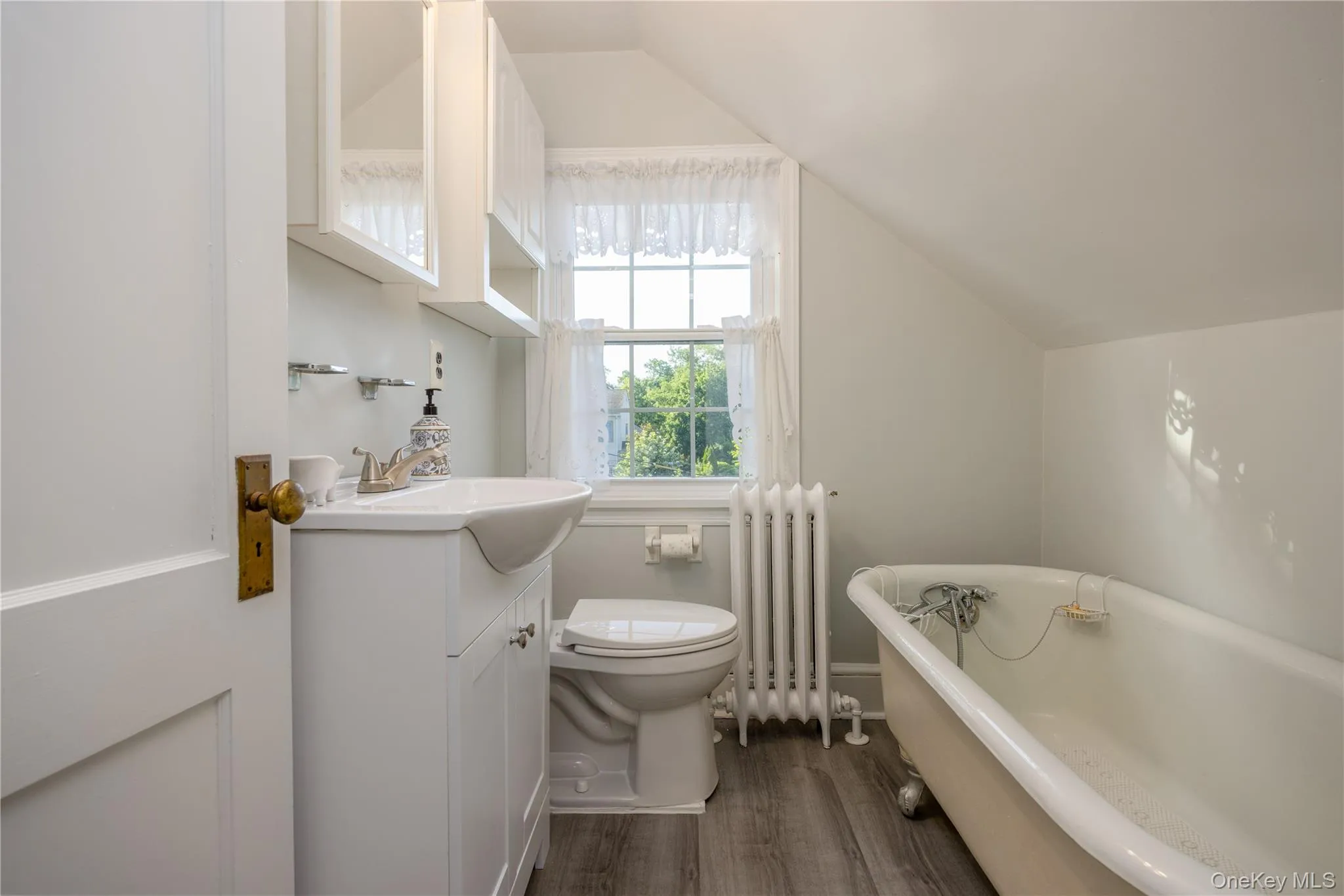 Third floor full bath Third floor full bath