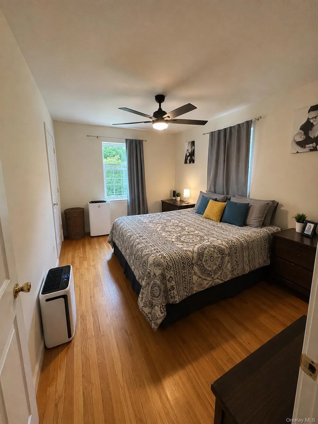 (Primary) bedroom 1 (right side) (Primary) bedroom 1 (right side)