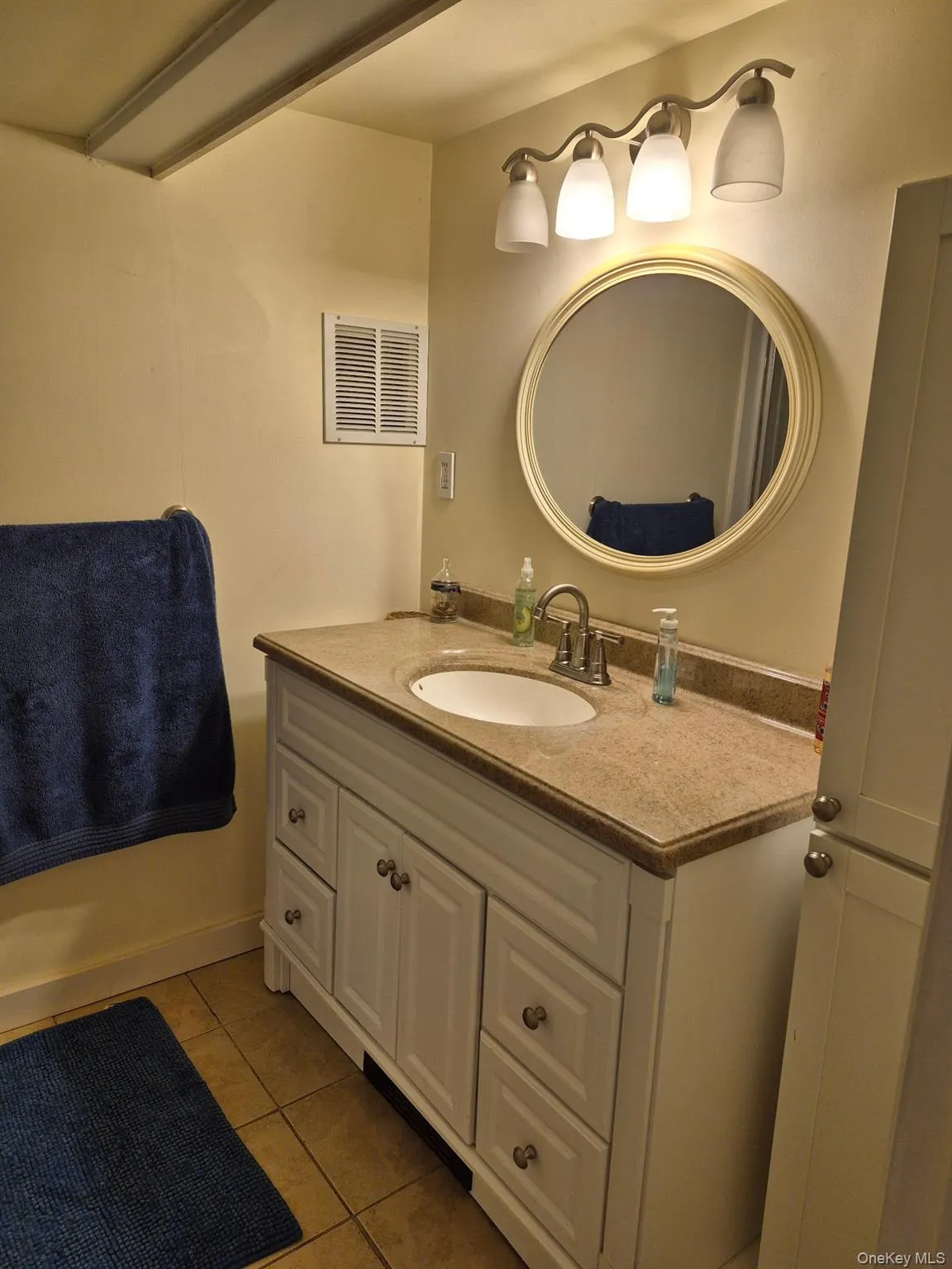 Bathroom - (left side basement) Bathroom - (left side basement)