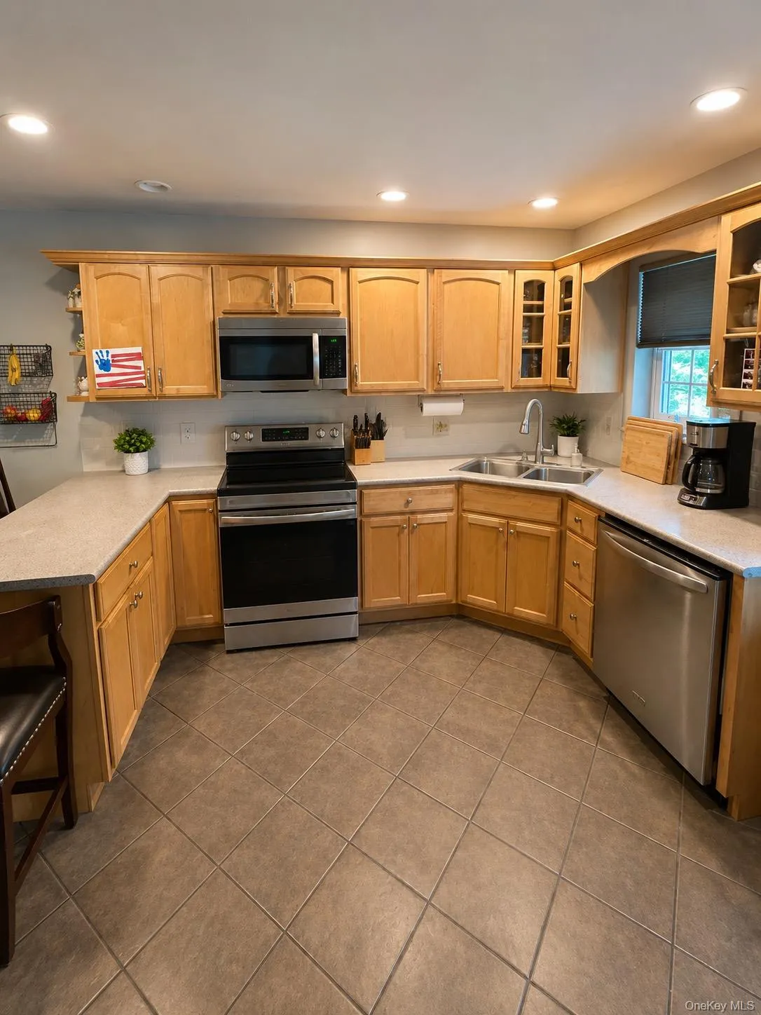 Kitchen (right side) Kitchen (right side)