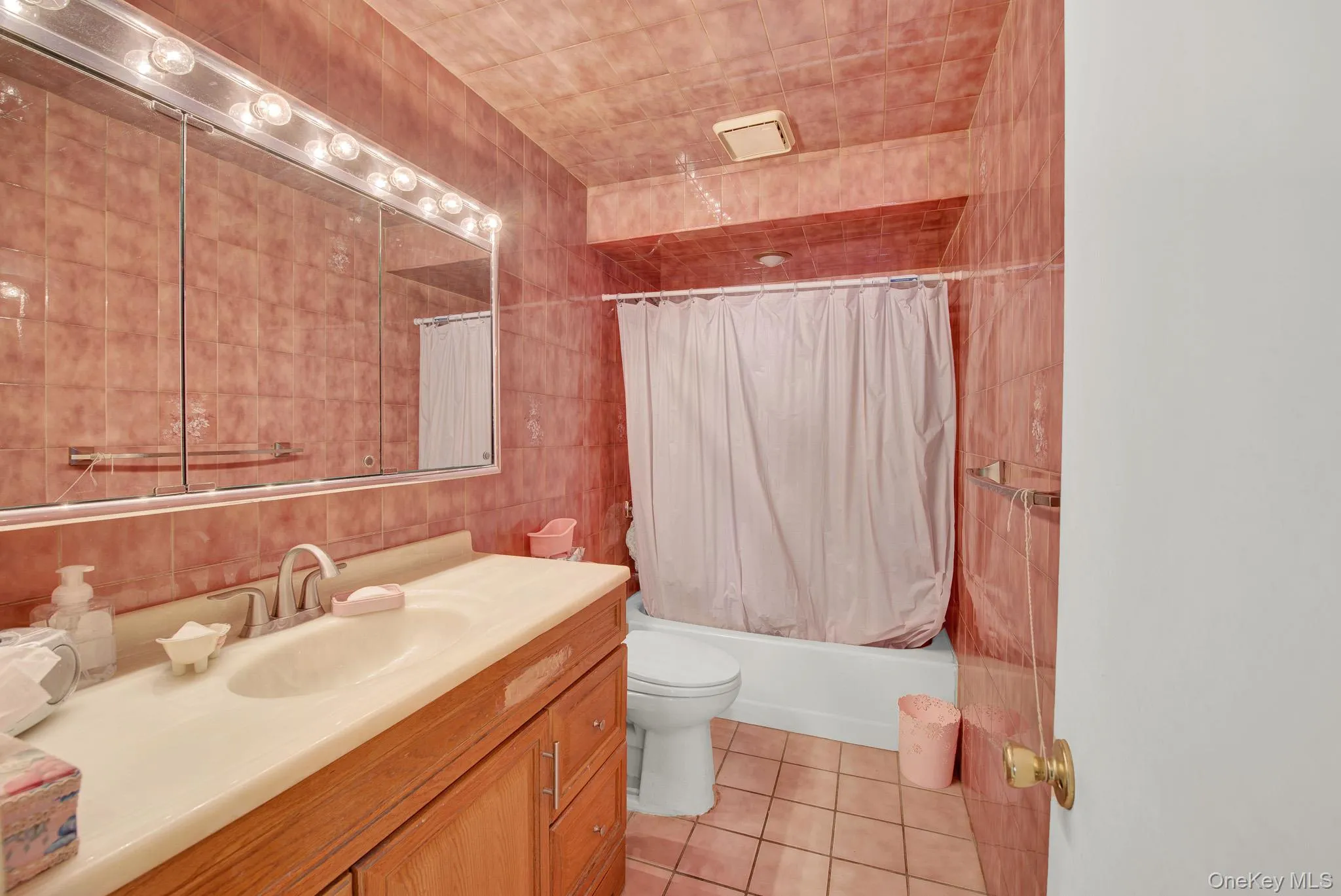 70-29 68 th Place, New York, NY, 5 Bedrooms Bedrooms, 10 Rooms Rooms,2 BathroomsBathrooms,Residential,For Rent,68 th,0,1010875 70-29 68 th Place, New York, NY, 5 Bedrooms Bedrooms, 10 Rooms Rooms,2 BathroomsBathrooms,Residential,For Rent,68 th,0,1010875