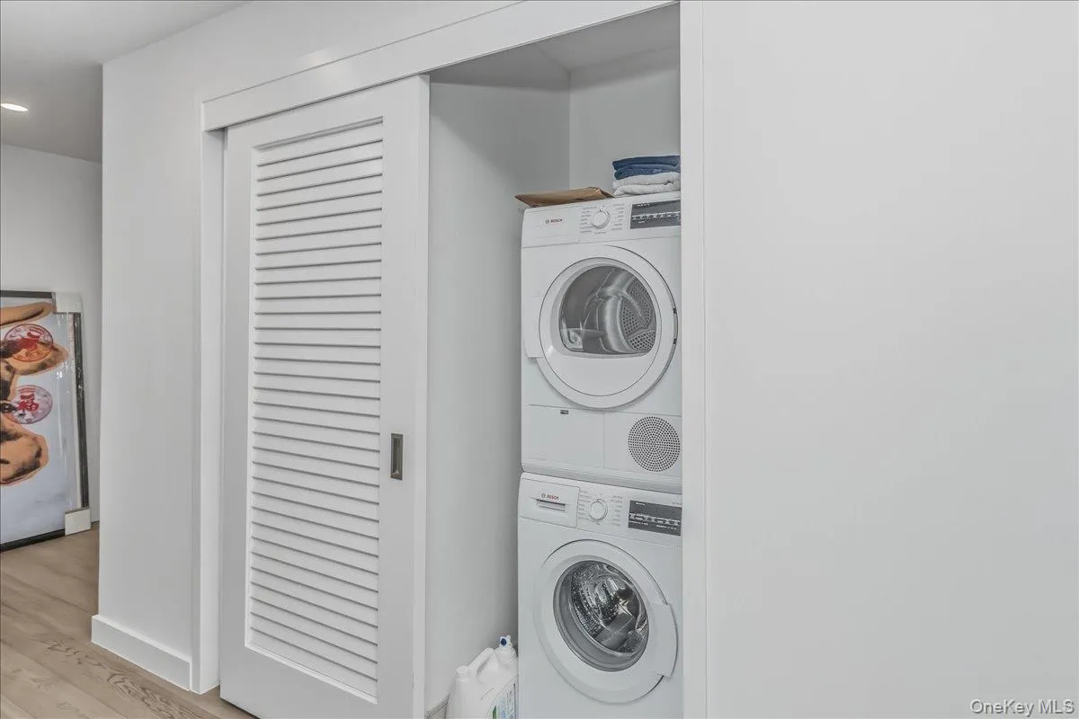 131-03 40th Road, New York, NY, 1 Bedroom Bedrooms, 5 Rooms Rooms,1 BathroomBathrooms,Residential,For Rent,40th,0,1010889 131-03 40th Road, New York, NY, 1 Bedroom Bedrooms, 5 Rooms Rooms,1 BathroomBathrooms,Residential,For Rent,40th,0,1010889