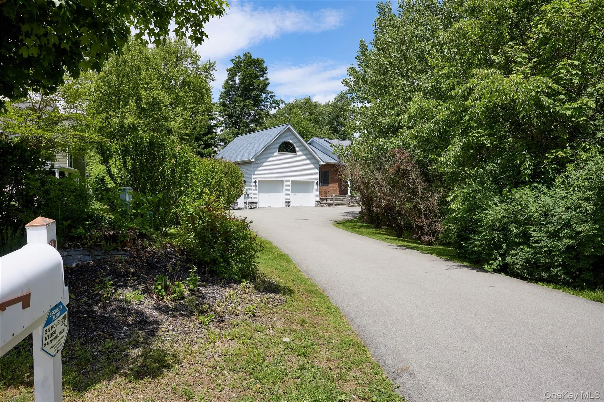 37 Mansion Drive, Hyde Park, NY, 3 Bedrooms Bedrooms, 8 Rooms Rooms,2 BathroomsBathrooms,Residential,For Rent,Mansion,0,1010895 37 Mansion Drive, Hyde Park, NY, 3 Bedrooms Bedrooms, 8 Rooms Rooms,2 BathroomsBathrooms,Residential,For Rent,Mansion,0,1010895