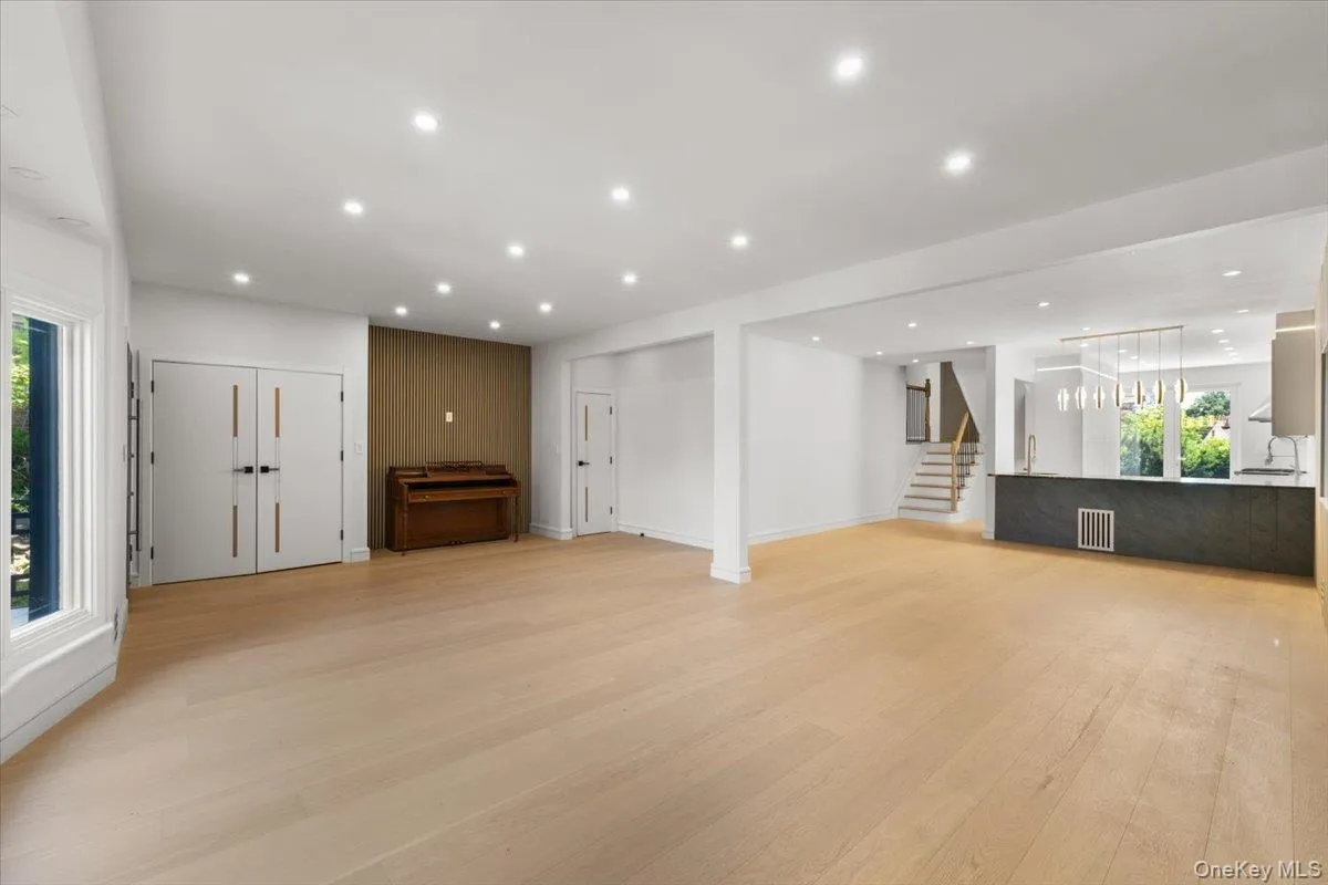 8549 Avon Street, New York, NY, 4 Bedrooms Bedrooms, 13 Rooms Rooms,4 BathroomsBathrooms,Residential,For Rent,Avon,0,1010898 8549 Avon Street, New York, NY, 4 Bedrooms Bedrooms, 13 Rooms Rooms,4 BathroomsBathrooms,Residential,For Rent,Avon,0,1010898
