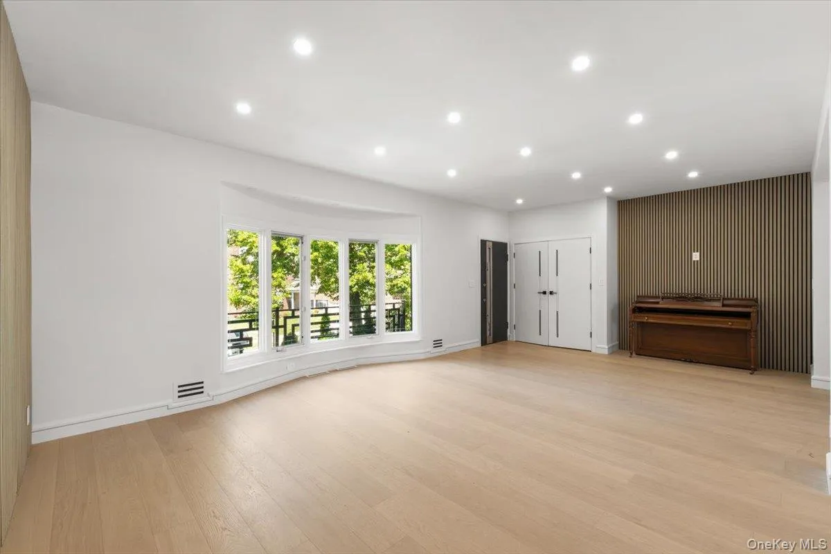 8549 Avon Street, New York, NY, 4 Bedrooms Bedrooms, 13 Rooms Rooms,4 BathroomsBathrooms,Residential,For Rent,Avon,0,1010898 8549 Avon Street, New York, NY, 4 Bedrooms Bedrooms, 13 Rooms Rooms,4 BathroomsBathrooms,Residential,For Rent,Avon,0,1010898