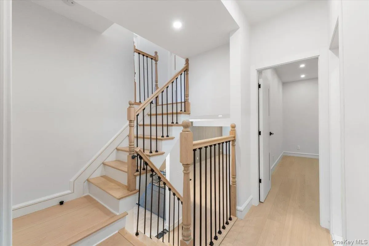 8549 Avon Street, New York, NY, 4 Bedrooms Bedrooms, 13 Rooms Rooms,4 BathroomsBathrooms,Residential,For Rent,Avon,0,1010898 8549 Avon Street, New York, NY, 4 Bedrooms Bedrooms, 13 Rooms Rooms,4 BathroomsBathrooms,Residential,For Rent,Avon,0,1010898