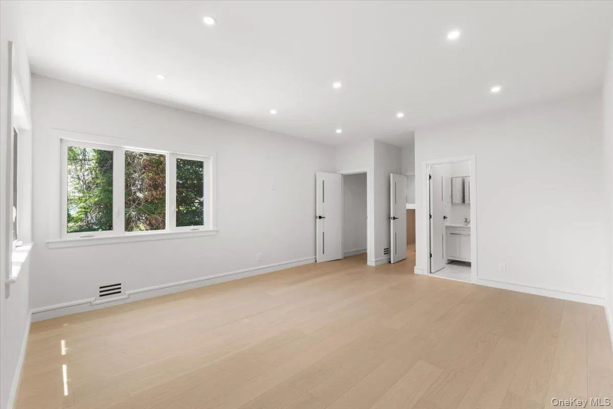 8549 Avon Street, New York, NY, 4 Bedrooms Bedrooms, 13 Rooms Rooms,4 BathroomsBathrooms,Residential,For Rent,Avon,0,1010898 8549 Avon Street, New York, NY, 4 Bedrooms Bedrooms, 13 Rooms Rooms,4 BathroomsBathrooms,Residential,For Rent,Avon,0,1010898