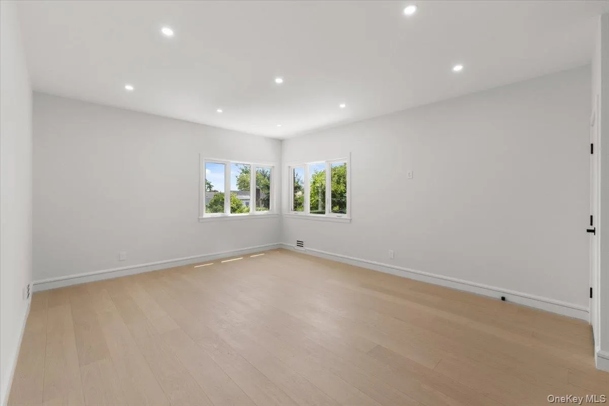 8549 Avon Street, New York, NY, 4 Bedrooms Bedrooms, 13 Rooms Rooms,4 BathroomsBathrooms,Residential,For Rent,Avon,0,1010898 8549 Avon Street, New York, NY, 4 Bedrooms Bedrooms, 13 Rooms Rooms,4 BathroomsBathrooms,Residential,For Rent,Avon,0,1010898