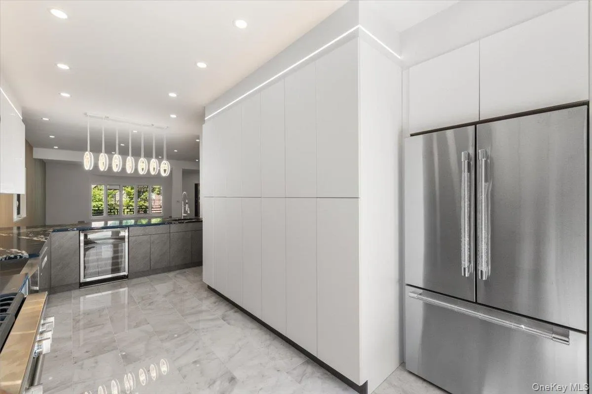 8549 Avon Street, New York, NY, 4 Bedrooms Bedrooms, 13 Rooms Rooms,4 BathroomsBathrooms,Residential,For Rent,Avon,0,1010898 8549 Avon Street, New York, NY, 4 Bedrooms Bedrooms, 13 Rooms Rooms,4 BathroomsBathrooms,Residential,For Rent,Avon,0,1010898