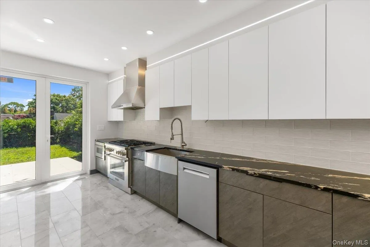 8549 Avon Street, New York, NY, 4 Bedrooms Bedrooms, 13 Rooms Rooms,4 BathroomsBathrooms,Residential,For Rent,Avon,0,1010898 8549 Avon Street, New York, NY, 4 Bedrooms Bedrooms, 13 Rooms Rooms,4 BathroomsBathrooms,Residential,For Rent,Avon,0,1010898
