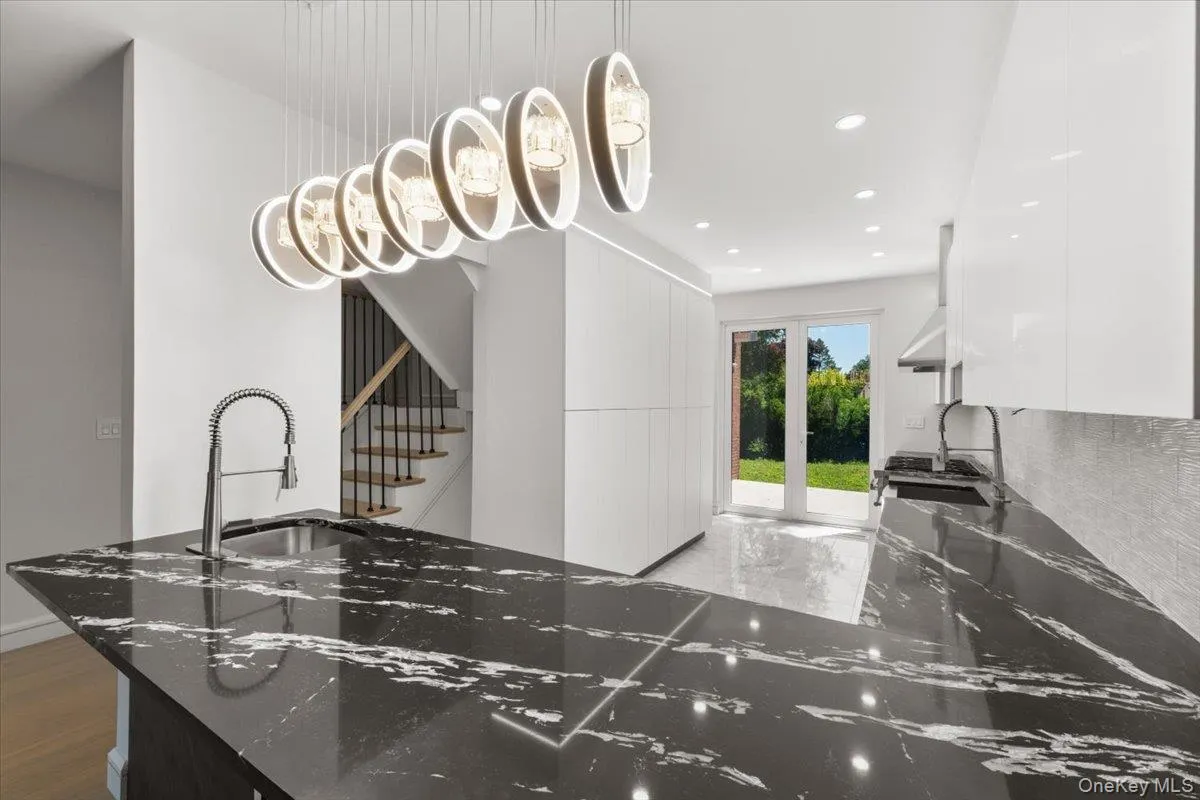 8549 Avon Street, New York, NY, 4 Bedrooms Bedrooms, 13 Rooms Rooms,4 BathroomsBathrooms,Residential,For Rent,Avon,0,1010898 8549 Avon Street, New York, NY, 4 Bedrooms Bedrooms, 13 Rooms Rooms,4 BathroomsBathrooms,Residential,For Rent,Avon,0,1010898
