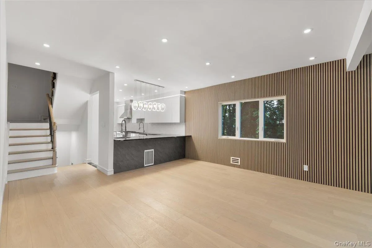 8549 Avon Street, New York, NY, 4 Bedrooms Bedrooms, 13 Rooms Rooms,4 BathroomsBathrooms,Residential,For Rent,Avon,0,1010898 8549 Avon Street, New York, NY, 4 Bedrooms Bedrooms, 13 Rooms Rooms,4 BathroomsBathrooms,Residential,For Rent,Avon,0,1010898