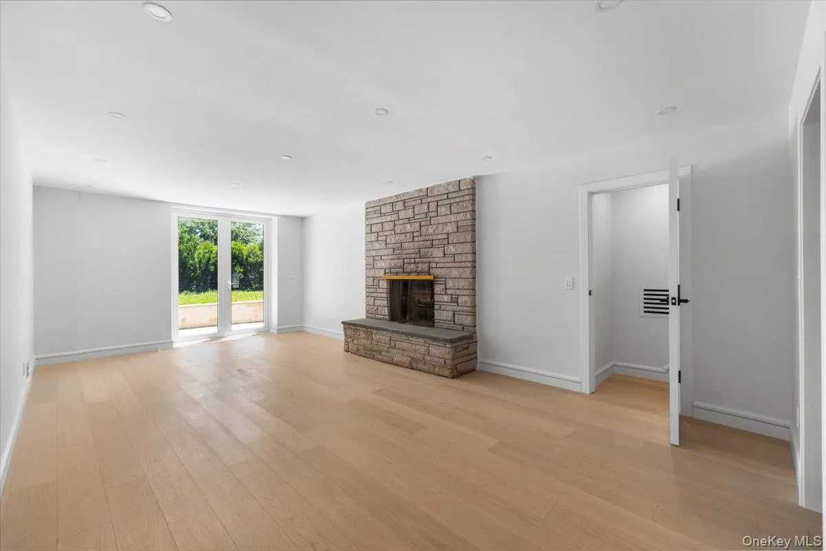 8549 Avon Street, New York, NY, 4 Bedrooms Bedrooms, 13 Rooms Rooms,4 BathroomsBathrooms,Residential,For Rent,Avon,0,1010898 8549 Avon Street, New York, NY, 4 Bedrooms Bedrooms, 13 Rooms Rooms,4 BathroomsBathrooms,Residential,For Rent,Avon,0,1010898
