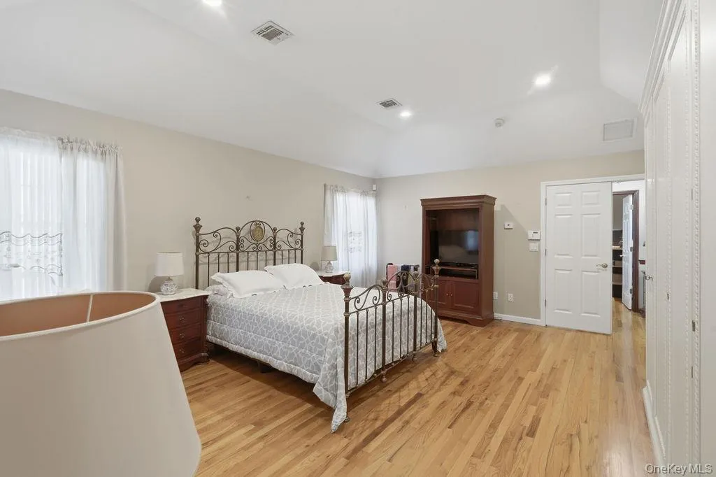 15 Boxwood Lane, Oyster Bay, NY, 4 Bedrooms Bedrooms, 8 Rooms Rooms,2 BathroomsBathrooms,Residential,For Rent,Boxwood,0,1010909 15 Boxwood Lane, Oyster Bay, NY, 4 Bedrooms Bedrooms, 8 Rooms Rooms,2 BathroomsBathrooms,Residential,For Rent,Boxwood,0,1010909