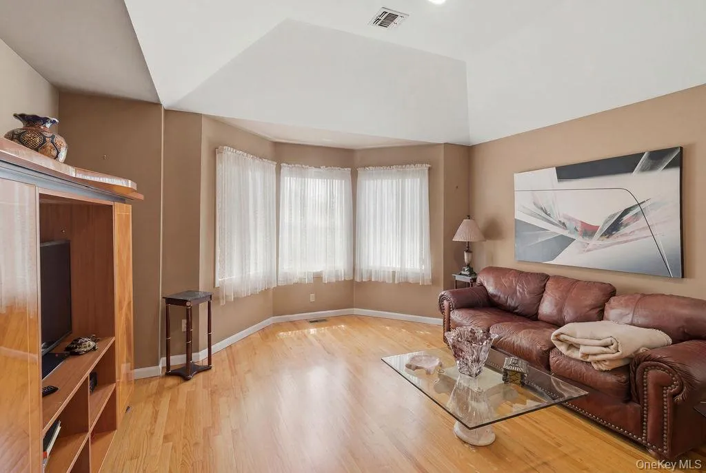 15 Boxwood Lane, Oyster Bay, NY, 4 Bedrooms Bedrooms, 8 Rooms Rooms,2 BathroomsBathrooms,Residential,For Rent,Boxwood,0,1010909 15 Boxwood Lane, Oyster Bay, NY, 4 Bedrooms Bedrooms, 8 Rooms Rooms,2 BathroomsBathrooms,Residential,For Rent,Boxwood,0,1010909