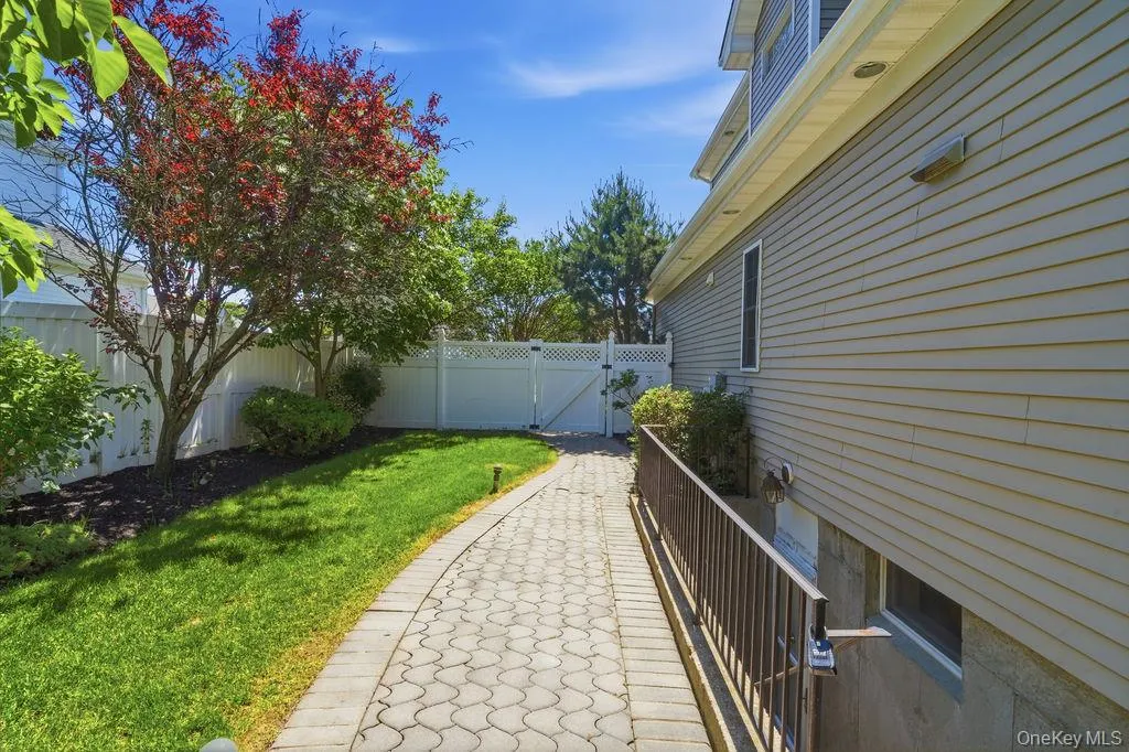 15 Boxwood Lane, Oyster Bay, NY, 4 Bedrooms Bedrooms, 8 Rooms Rooms,2 BathroomsBathrooms,Residential,For Rent,Boxwood,0,1010909 15 Boxwood Lane, Oyster Bay, NY, 4 Bedrooms Bedrooms, 8 Rooms Rooms,2 BathroomsBathrooms,Residential,For Rent,Boxwood,0,1010909