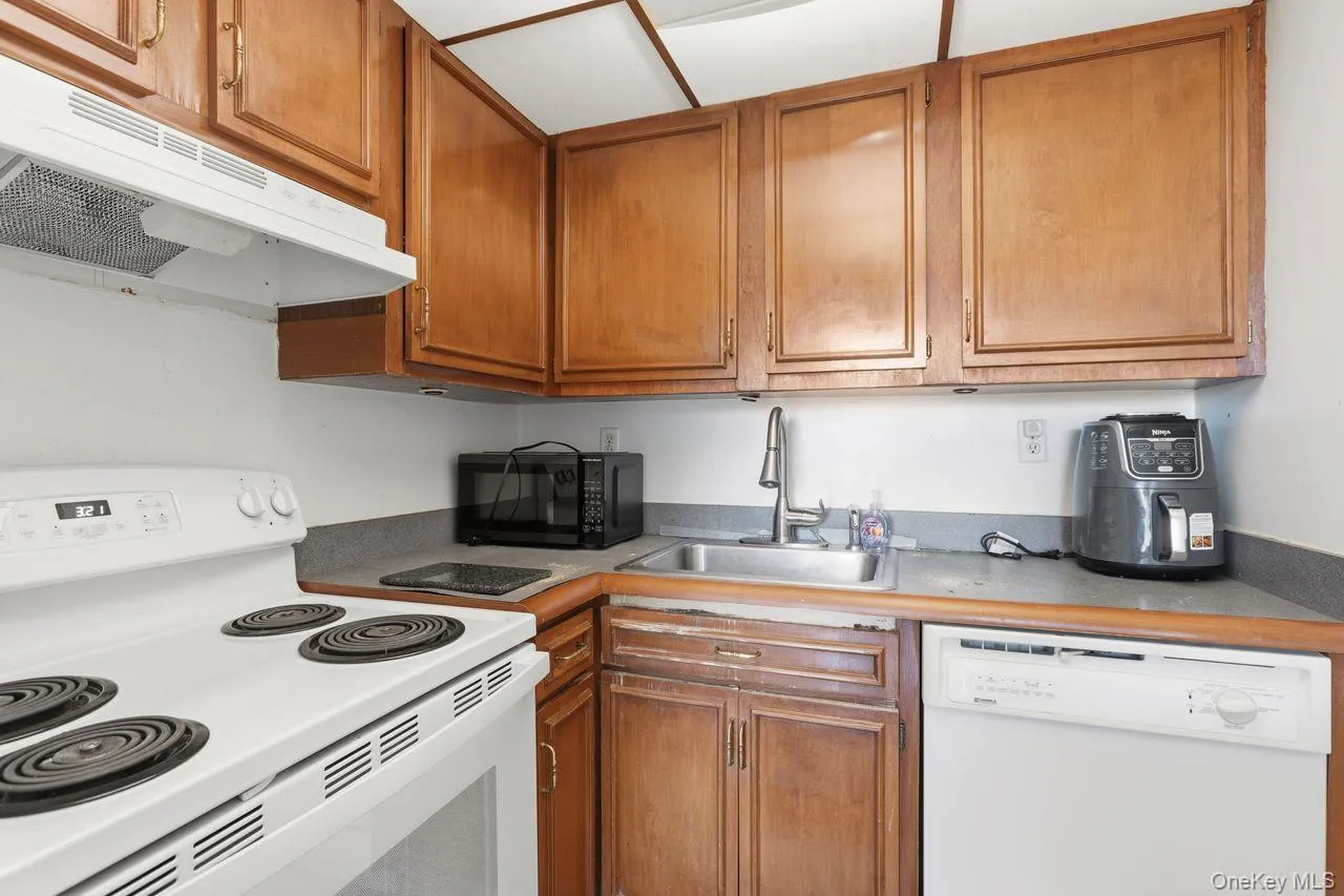 Cooking a great meal is the best end to a long day. Enjoy your meals and easy clean up with a dishwasher. Cooking a great meal is the best end to a long day. Enjoy your meals and easy clean up with a dishwasher.
