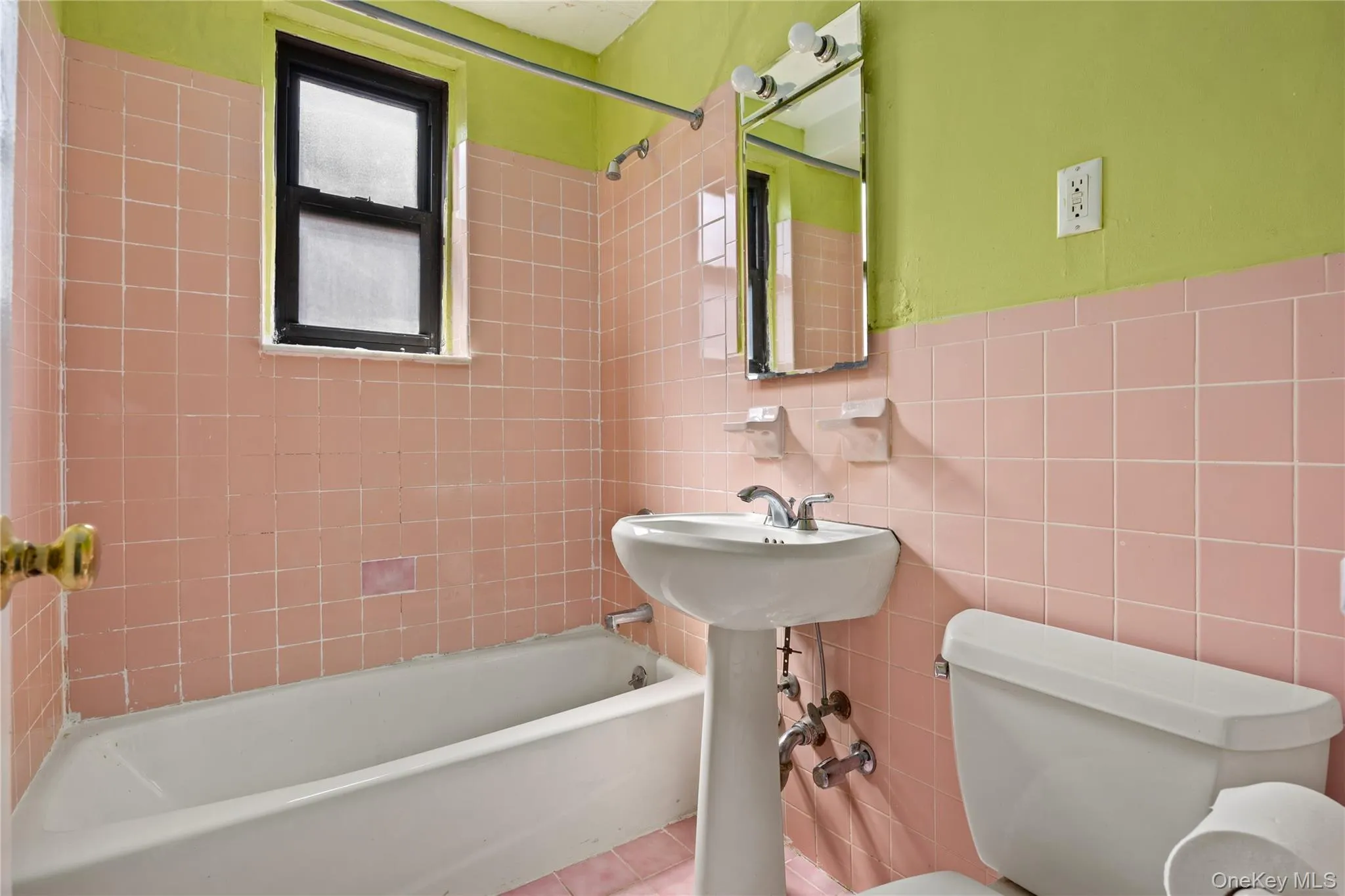 65-15 38th Avenue, New York, NY, 2 Bedrooms Bedrooms, 4 Rooms Rooms,1 BathroomBathrooms,Residential,For Rent,38th,0,1010913 65-15 38th Avenue, New York, NY, 2 Bedrooms Bedrooms, 4 Rooms Rooms,1 BathroomBathrooms,Residential,For Rent,38th,0,1010913