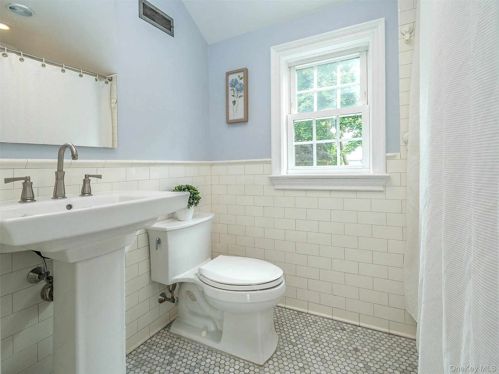 107 Dogwood Lane, North Hempstead, NY, 3 Bedrooms Bedrooms, 7 Rooms Rooms,2 BathroomsBathrooms,Residential,For Rent,Dogwood,0,1010915 107 Dogwood Lane, North Hempstead, NY, 3 Bedrooms Bedrooms, 7 Rooms Rooms,2 BathroomsBathrooms,Residential,For Rent,Dogwood,0,1010915