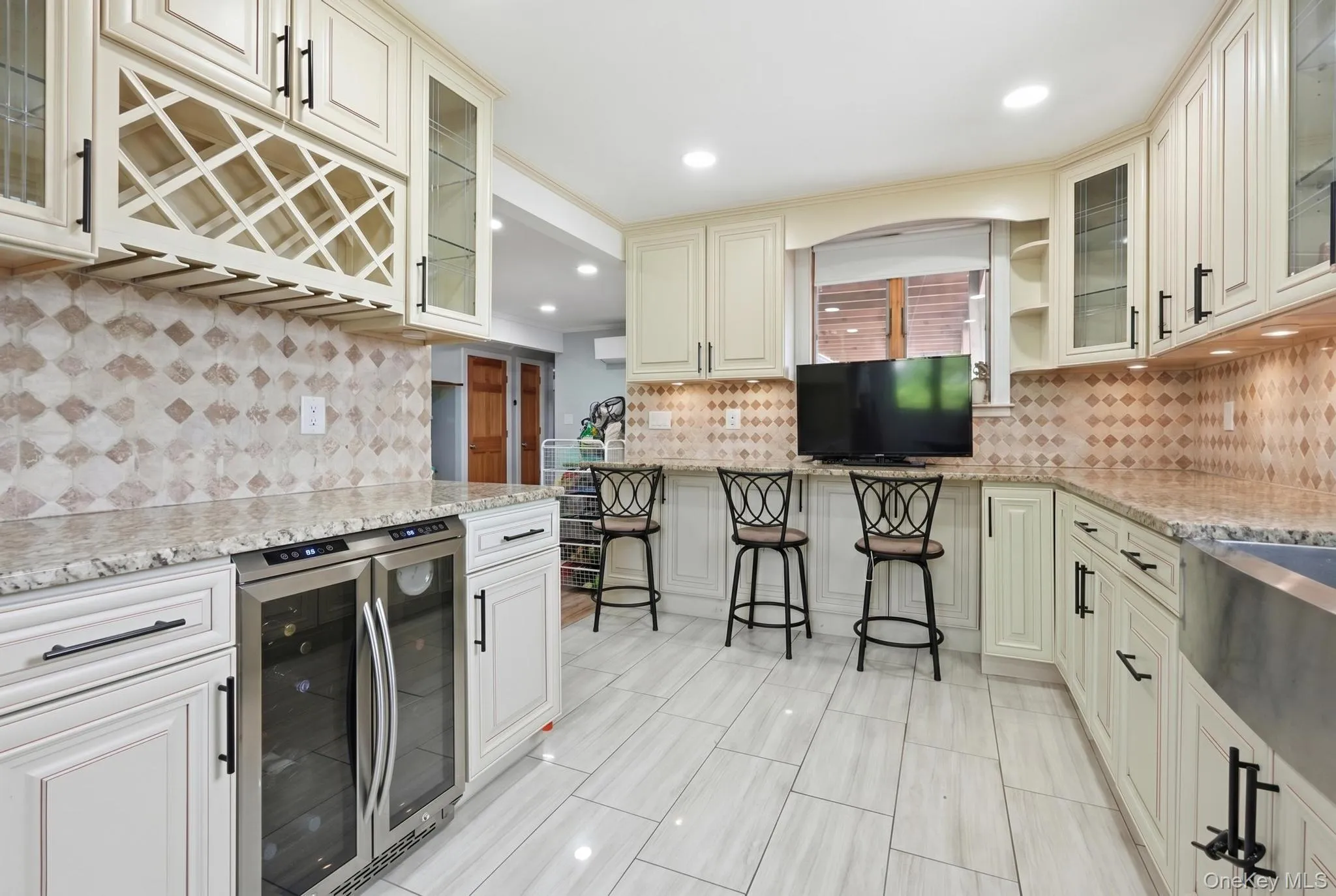 2151 Stewart Avenue, Hempstead, NY, 5 Bedrooms Bedrooms, 10 Rooms Rooms,4 BathroomsBathrooms,Residential,For Rent,Stewart,0,1010924 2151 Stewart Avenue, Hempstead, NY, 5 Bedrooms Bedrooms, 10 Rooms Rooms,4 BathroomsBathrooms,Residential,For Rent,Stewart,0,1010924
