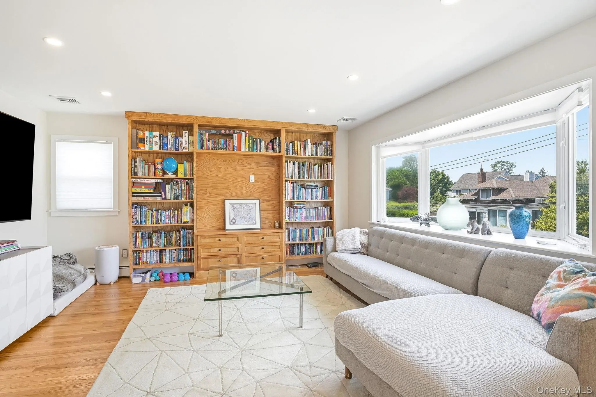 Livigg Room with Picture Window and Built-Ins Livigg Room with Picture Window and Built-Ins