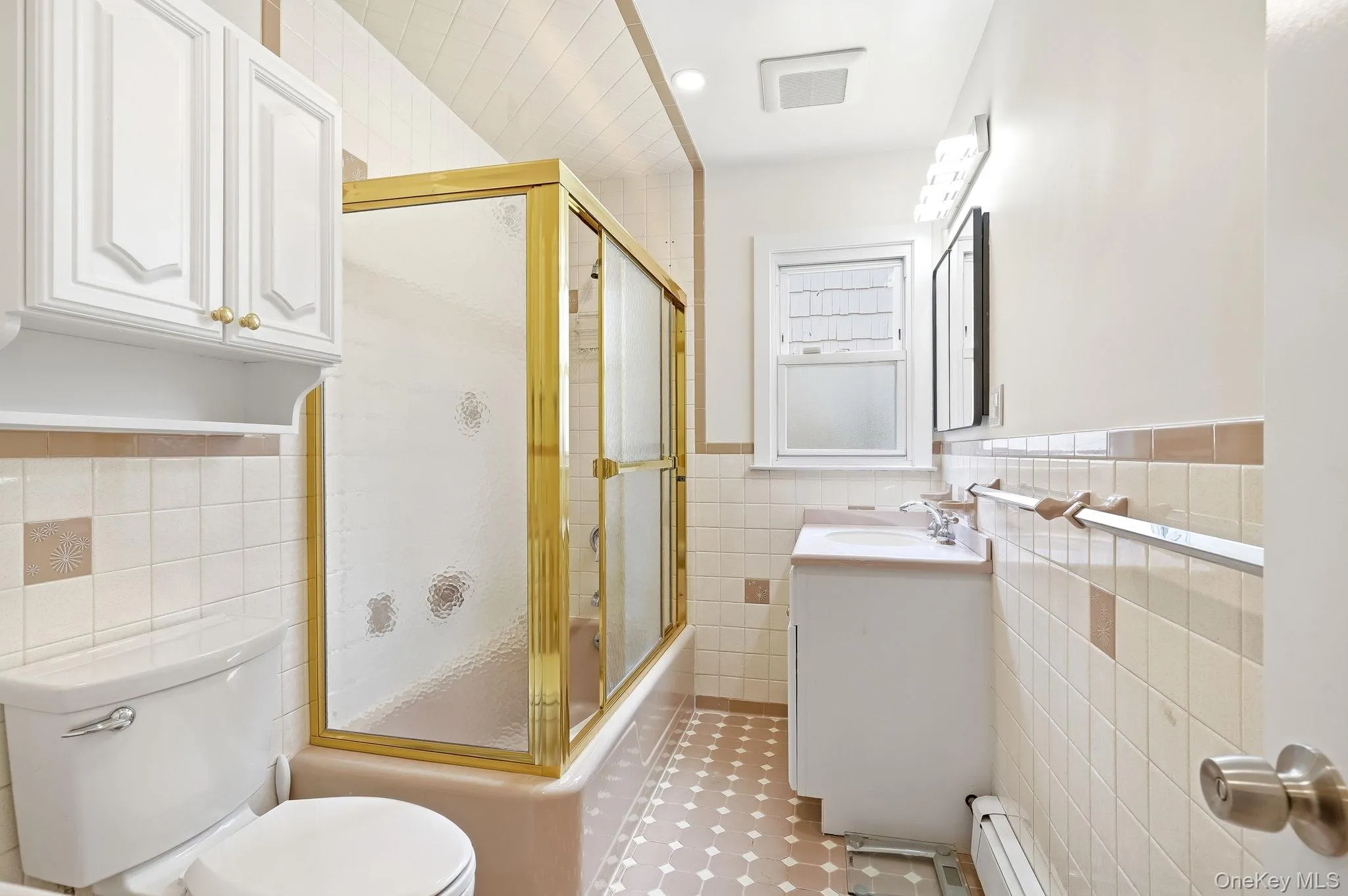 Lower-Level Full Bathroom Lower-Level Full Bathroom