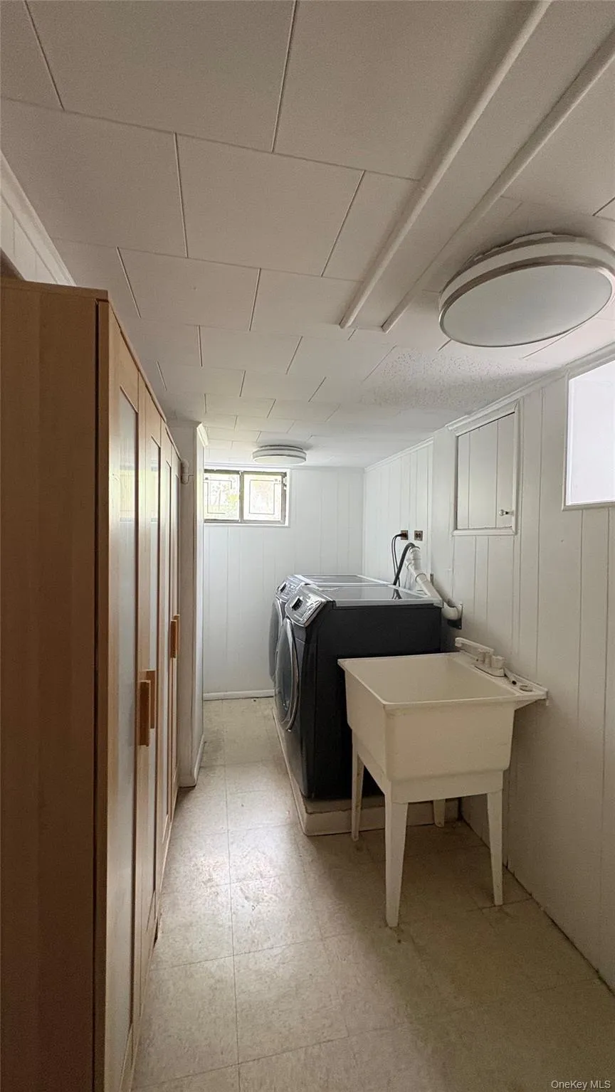 6240 Cromwell Crescent, New York, NY, 4 Bedrooms Bedrooms, 9 Rooms Rooms,2 BathroomsBathrooms,Residential,For Rent,Cromwell,0,1010936 6240 Cromwell Crescent, New York, NY, 4 Bedrooms Bedrooms, 9 Rooms Rooms,2 BathroomsBathrooms,Residential,For Rent,Cromwell,0,1010936