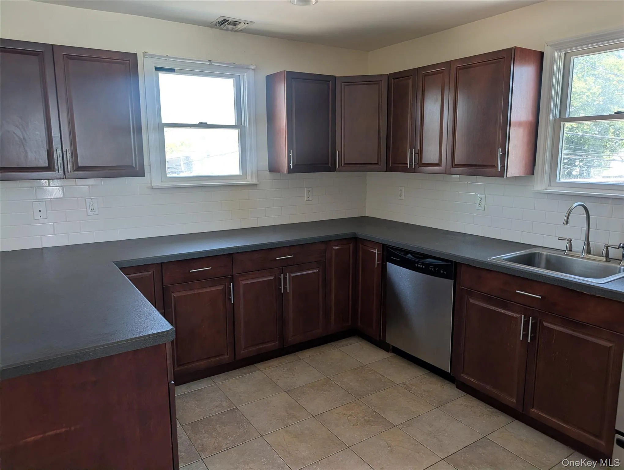 317 Bedford Avenue, Hempstead, NY, 1 Bedroom Bedrooms, 3 Rooms Rooms,1 BathroomBathrooms,Residential Lease,For Rent,Bedford,0,1010937 317 Bedford Avenue, Hempstead, NY, 1 Bedroom Bedrooms, 3 Rooms Rooms,1 BathroomBathrooms,Residential Lease,For Rent,Bedford,0,1010937