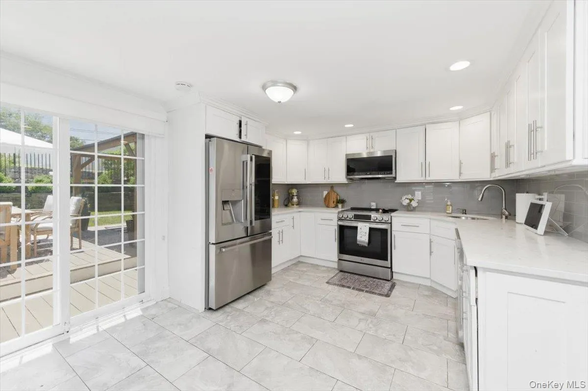 10 Rutgers Road, Brookhaven, NY, 4 Bedrooms Bedrooms, 8 Rooms Rooms,1 BathroomBathrooms,Residential,For Rent,Rutgers,0,1010939 10 Rutgers Road, Brookhaven, NY, 4 Bedrooms Bedrooms, 8 Rooms Rooms,1 BathroomBathrooms,Residential,For Rent,Rutgers,0,1010939