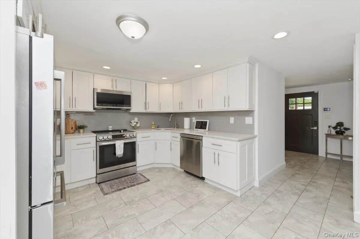 10 Rutgers Road, Brookhaven, NY, 4 Bedrooms Bedrooms, 8 Rooms Rooms,1 BathroomBathrooms,Residential,For Rent,Rutgers,0,1010939 10 Rutgers Road, Brookhaven, NY, 4 Bedrooms Bedrooms, 8 Rooms Rooms,1 BathroomBathrooms,Residential,For Rent,Rutgers,0,1010939