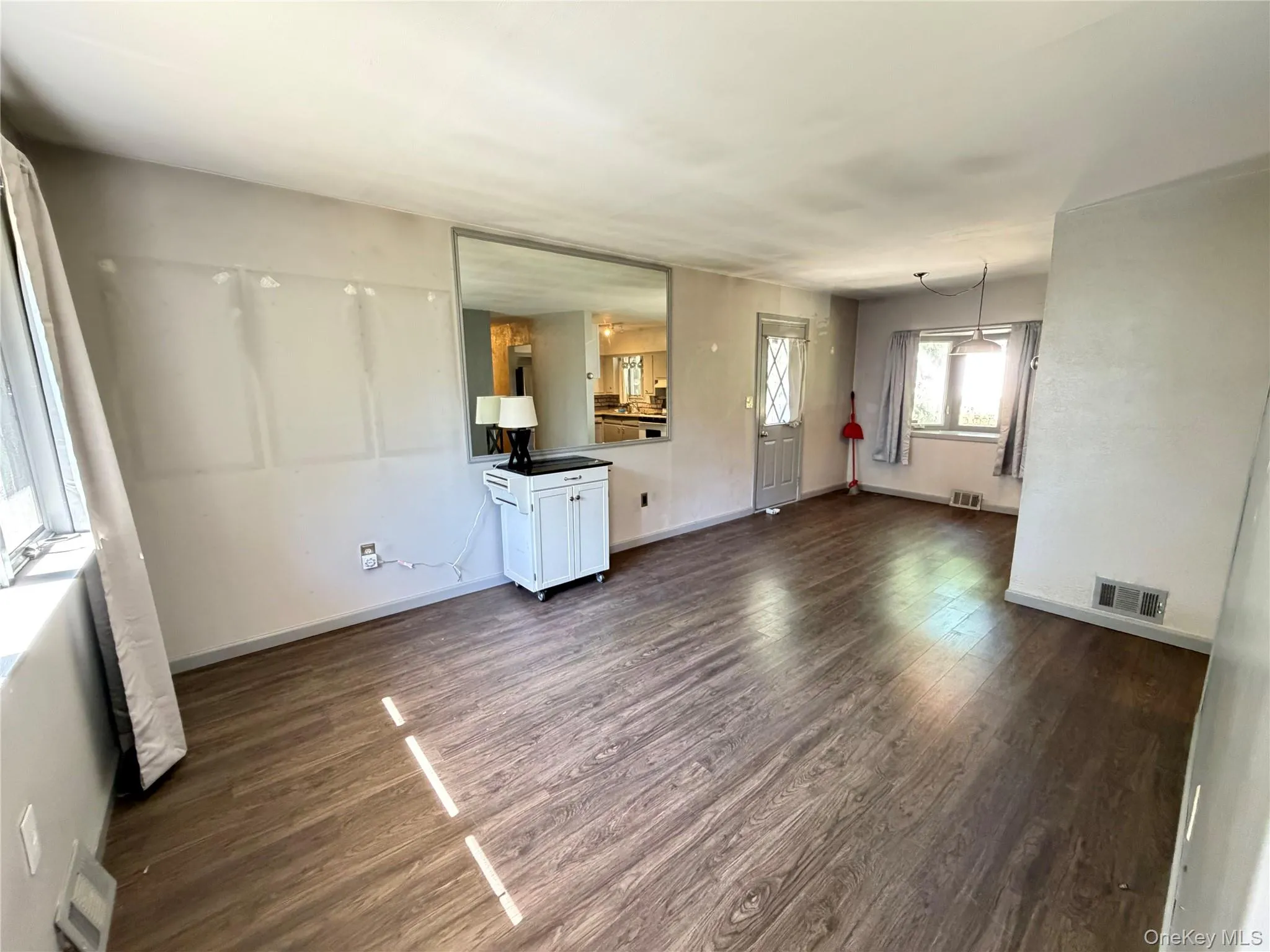 5 Robin Road, Brookhaven, NY, 3 Bedrooms Bedrooms, 5 Rooms Rooms,1 BathroomBathrooms,Residential,For Rent,Robin,0,1010944 5 Robin Road, Brookhaven, NY, 3 Bedrooms Bedrooms, 5 Rooms Rooms,1 BathroomBathrooms,Residential,For Rent,Robin,0,1010944