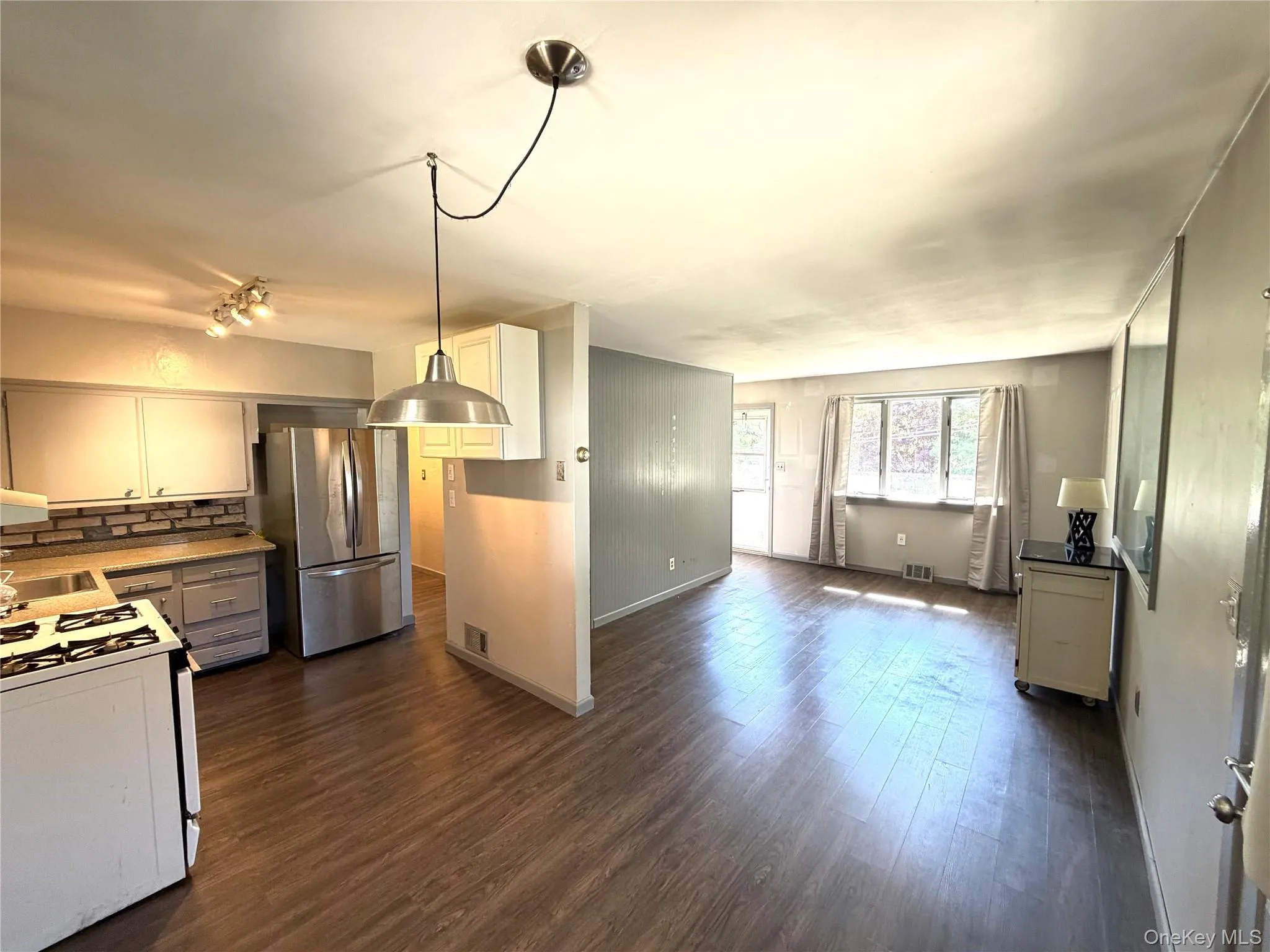 5 Robin Road, Brookhaven, NY, 3 Bedrooms Bedrooms, 5 Rooms Rooms,1 BathroomBathrooms,Residential,For Rent,Robin,0,1010944 5 Robin Road, Brookhaven, NY, 3 Bedrooms Bedrooms, 5 Rooms Rooms,1 BathroomBathrooms,Residential,For Rent,Robin,0,1010944
