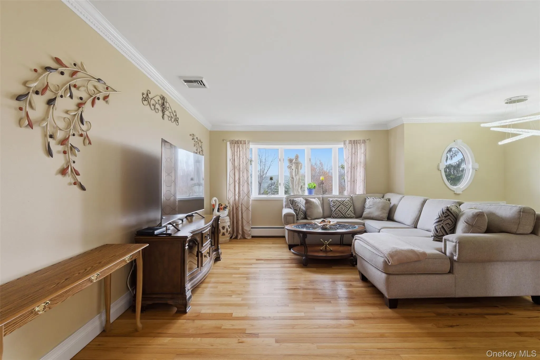 4 Westend Drive, Woodbury, NY, 4 Bedrooms Bedrooms, 8 Rooms Rooms,2 BathroomsBathrooms,Residential,For Rent,Westend,0,1010950 4 Westend Drive, Woodbury, NY, 4 Bedrooms Bedrooms, 8 Rooms Rooms,2 BathroomsBathrooms,Residential,For Rent,Westend,0,1010950
